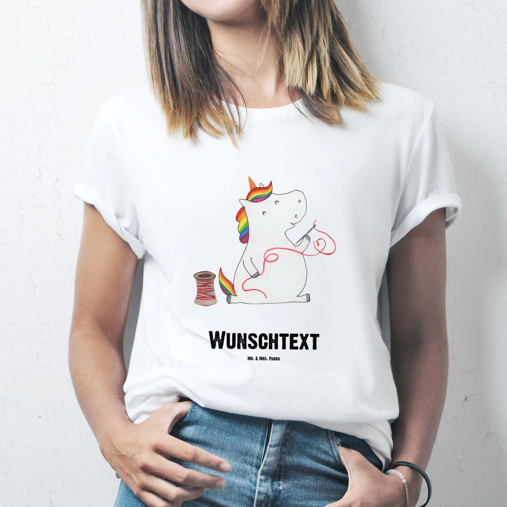 Personalisiertes T-Shirt Einhorn Näherin T-Shirt Personalisiert, Frauen, T-Shirt mit Namen, Männer, Bedrucken, T-Shirt mit Aufruck, Wunschtext, Einhorn, Einhörner, Einhorn Deko, Unicorn, Mädchen, basteln, Häkeln, Nähzimmer, Freundin, nähen, Näherin, Stricken