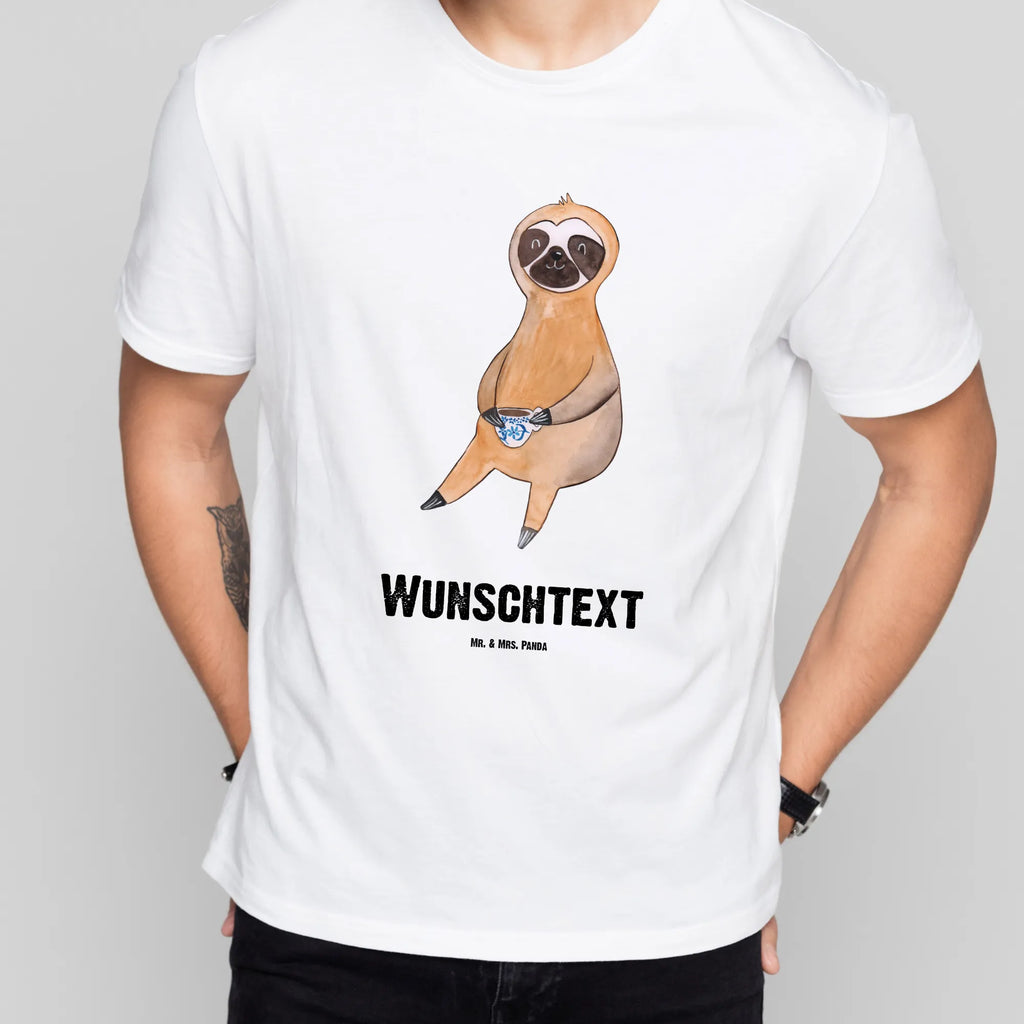 Personalisiertes T-Shirt Faultier Kaffee Wunschtext, T-Shirt mit Namen, T-Shirt mit Aufruck, T-Shirt Personalisiert, Bedrucken, Faultier, Faultier Geschenk, Faultier Deko, Faultiere, Kaffeetasse, Kaffee, Frühaufsteher, faul, Kaffeegetränk, Coffee, Genießer, Lieblingstier, Erster Kaffee, Morgenmuffel