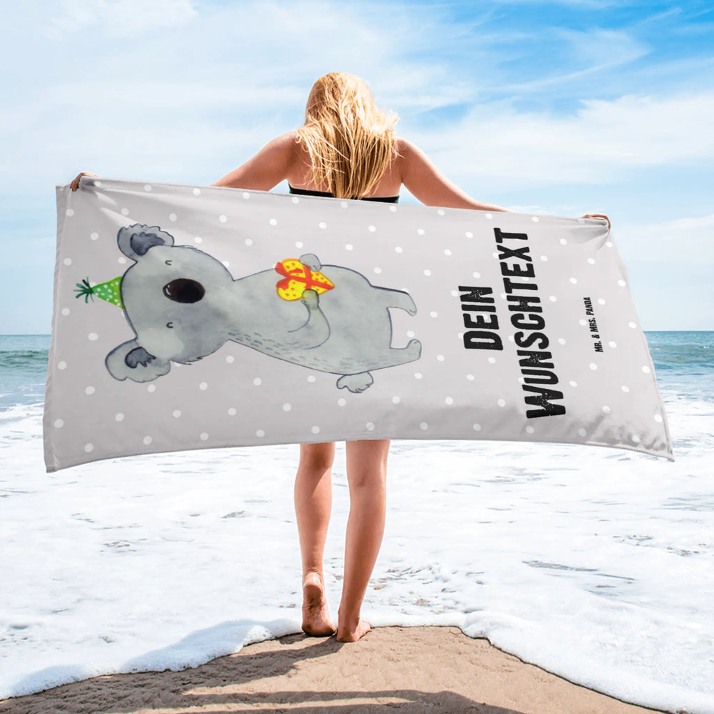 Handtuch mit Namen Koala Geschenk Handtuch XL Für Sauna Mit Gravur, Extra Großes Handtuch Mit Namen, Groß, Mikrofaser Handtuch XL Mit Namen, Frottier, XL Handtuch Als Geburtstagsgeschenk Mit Namen, Handtuch XL Für Paare Mit Wunschtext, Wellnesshandtuch XL Mit Wunschtext, Badetuch, Personalisiertes XL Handtuch, Reisehandtuch, Großes Handtuch Mit Gravur, Kinderhandtuch, Handtuch In XL Mit Personalisierung, Handtuch XL Für Hochzeit Mit Wunschtext, Saunahandtuch, Handtuch XL Für Männer Mit Gravur, Badetuch Kinder, XL Handtuch Mit Namen, Flauschiges Handtuch XL Personalisiert, Handtuch XL Für Frauen Mit Wunschtext, Hochwertiges Handtuch XL Mit Namen, Geschenkhandtuch XL Mit Gravur, Strandhandtuch, XL Handtuch Mit Wunschtext, Duschtuch XL Mit Namen, Badehandtuch XL Mit Wunschtext, Design Handtuch XL Mit Gravur, Handtuch Übergröße Mit Wunschtext, Handtuch 80x200 Mit Wunschtext, Großes Baumwollhandtuch Mit Gravur, Sporthandtuch XL Mit Namen, Wellnessgeschenk, Saunatuch XL Mit Gravur, Bio Baumwolle Handtuch XL Mit Wunschtext, Baumwoll Handtuch, Urlaub, Handtuch 100x180 Personalisiert, Handtuch XL Für Strand Personalisiert, Handtuch mit Motiv, Handtuch XL Für Kinder Mit Namen, Koala, Koalabär, Geschenk, Party, Geburtstag