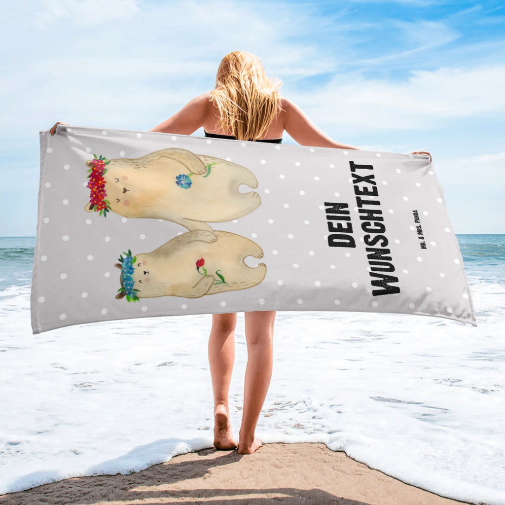 Handtuch mit Namen Bären mit Blumenkranz Mikrofaser Handtuch XL Mit Namen, XL Handtuch Mit Wunschtext, Frottier, Wellnesshandtuch XL Mit Wunschtext, Duschtuch XL Mit Namen, Handtuch Übergröße Mit Wunschtext, Handtuch XL Für Hochzeit Mit Wunschtext, Handtuch XL Für Kinder Mit Namen, Handtuch 100x180 Personalisiert, Reisehandtuch, Strandhandtuch, XL Handtuch Als Geburtstagsgeschenk Mit Namen, XL Handtuch Mit Namen, Geschenkhandtuch XL Mit Gravur, Groß, Sporthandtuch XL Mit Namen, Hochwertiges Handtuch XL Mit Namen, Urlaub, Saunahandtuch, Handtuch In XL Mit Personalisierung, Kinderhandtuch, Handtuch XL Für Frauen Mit Wunschtext, Personalisiertes XL Handtuch, Badehandtuch XL Mit Wunschtext, Handtuch XL Für Paare Mit Wunschtext, Flauschiges Handtuch XL Personalisiert, Badetuch Kinder, Wellnessgeschenk, Saunatuch XL Mit Gravur, Großes Handtuch Mit Gravur, Handtuch mit Motiv, Bio Baumwolle Handtuch XL Mit Wunschtext, Handtuch XL Für Strand Personalisiert, Handtuch XL Für Sauna Mit Gravur, Großes Baumwollhandtuch Mit Gravur, Design Handtuch XL Mit Gravur, Badetuch, Handtuch XL Für Männer Mit Gravur, Handtuch 80x200 Mit Wunschtext, Baumwoll Handtuch, Extra Großes Handtuch Mit Namen, Vatertag, Mama, Papa, Oma, Opa, Familie, Schwester, Bruder, Muttertag, Kinder, Family, Mutter, Weltbeste Mama, Mutti, Vorbild, Kind, Lieblingsmensch, Lieblingsmama, Mami, Bär, Geschenk Mama. Muttertag, Töchter, Bären, Beste Mutter, Tochter