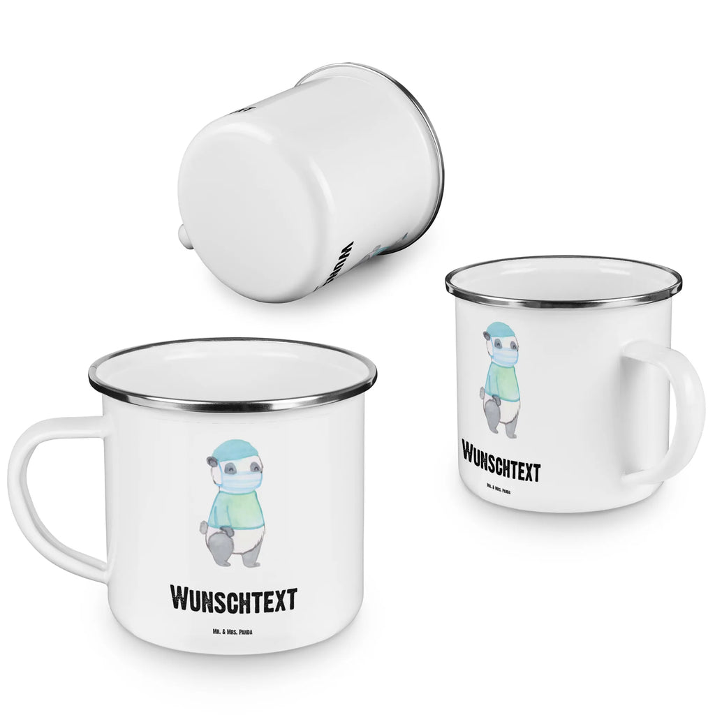 Personalisierte Emaille Tasse Chirurg mit Herz Campingtasse bedrucken, Emaille Tasse mit Namen, tasse selbst gestalten, Namenstasse, tasse bedrucken, Emaille Tasse personalisiert, Campingtasse personalisiert, tassen bedrucken, tasse mit namen, personalisierte tasse, Campinggeschirr personalsisert, personalisierte tassen, Beruf, Ausbildung, Jubiläum, Abschied, Rente, Kollege, Kollegin, Geschenk, Schenken, Arbeitskollege, Mitarbeiter, Firma, Danke, Dankeschön, Unfallchirurg, Chirurg, Krankenhaus, Mediziner, Notfallchirurg, Arzt