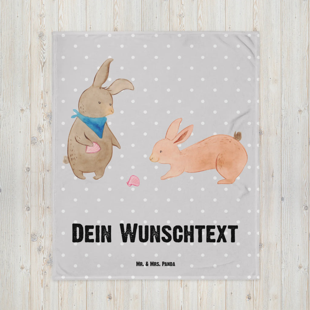 Baby blanket with name Bunnies with seashell Babdyecke personalisiert, Babygeschenk mit Namen, Babygeschenk personalisiet, Krabbeldecke mit Namen, Babydecke mit Namen, Babydecke bedrucken, Krabbeldecke personalisiert, Familie, Vatertag, Muttertag, Bruder, Schwester, Mama, Papa, Oma, Opa, Hasen, BFF, Meer, best friends, Freundinnen, beste Freundin, Freundin, Muscheln, Muscheln sammeln