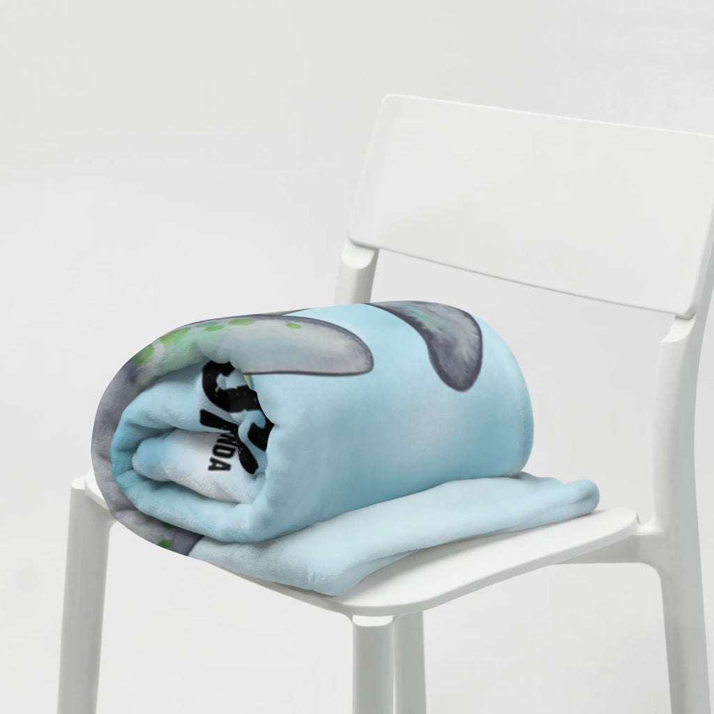 Babydecke mit Namen Seekuh chillt Babygeschenk mit Namen, Babdyecke personalisiert, Babydecke bedrucken, Krabbeldecke mit Namen, Babygeschenk personalisiet, Krabbeldecke personalisiert, Babydecke mit Namen, Meerestiere, Meer, Urlaub, Zucker, Seekuh, Diät, Diätwahn, Abnehmen, Essen, Süßigkeiten, Seekühe