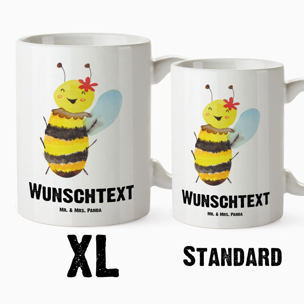 Personalisierte XL Tasse Biene Happy XL Tasse Mit Liebevollem Spruch, Lustige XL Tasse Mit Wunschtext, XL Tasse Für Büro Mit Wunschtext, Frühstückstasse XL Mit Namen, Tasse In Übergröße Mit Text, Teetasse XL Mit Wunschtext, Design Tasse Groß Mit Personalisierung, Mikrowellengeeignete XL Tasse Mit Text, Riesige Tasse Mit Botschaft, Große Tasse Bedruckt Mit Namen, Personalisierte XL Tasse, XL Tasse Als Geschenk Mit Spruch, Große Tasse Mit Text, Becher XL Personalisiert, Mega Tasse Mit Spruch, Große Tasse Mit Aufdruck, Kaffeetasse XL Mit Namen, XL Tasse Mit Wunschtext, XL Tasse Mit Eigenem Text, Riesentasse Mit Gravur, XL Kaffeebecher Mit Wunschtext, Jumbo Tasse Personalisiert, Extra Große Tasse Personalisiert, Biene, Wespe, Hummel