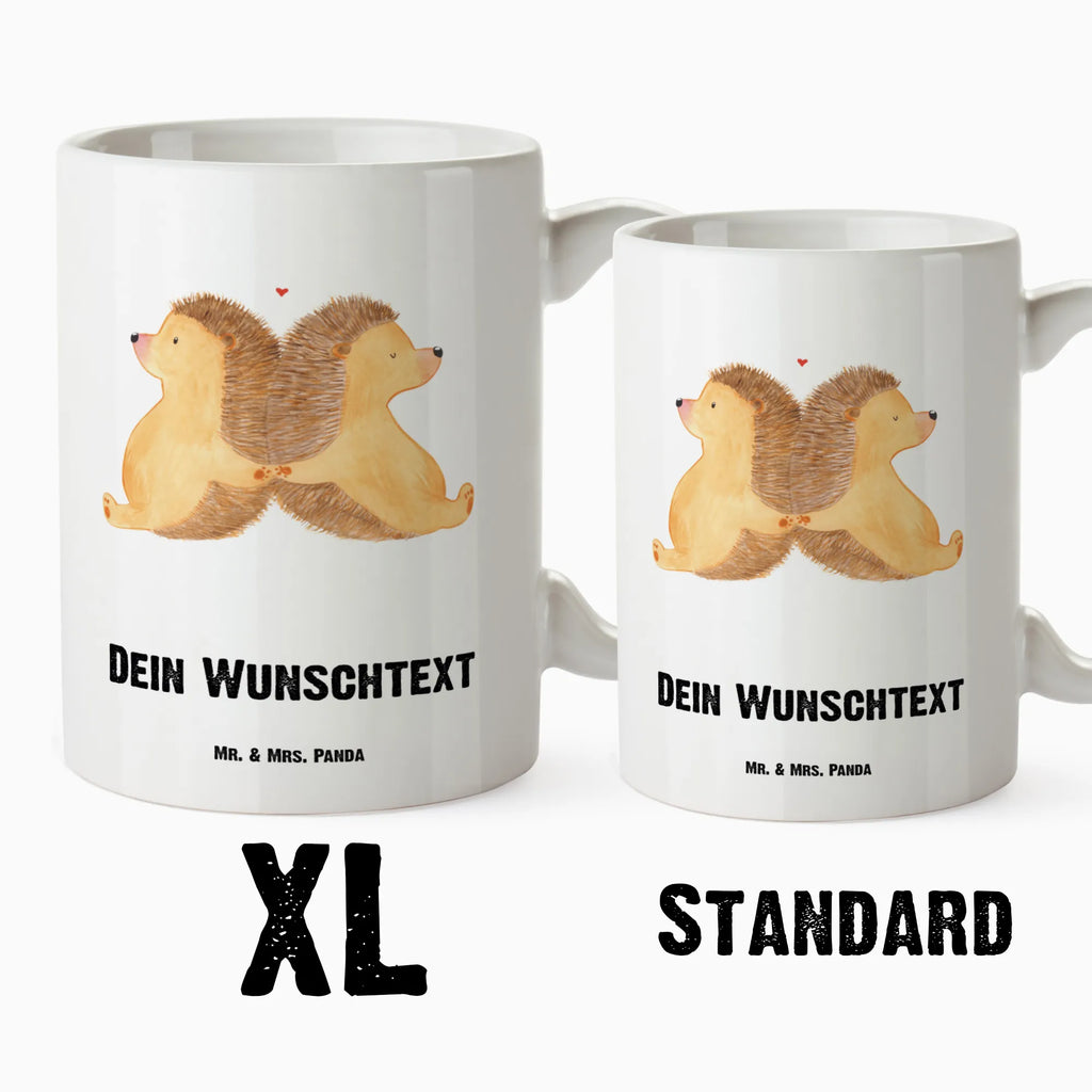 Personalisierte XL Tasse Igel händchenhaltend XL Tasse Mit Liebevollem Spruch, Becher XL Personalisiert, Personalisierte XL Tasse, Extra Große Tasse Personalisiert, Große Tasse Mit Text, Riesentasse Mit Gravur, Mikrowellengeeignete XL Tasse Mit Text, Jumbo Tasse Personalisiert, XL Tasse Als Geschenk Mit Spruch, Mega Tasse Mit Spruch, Tasse In Übergröße Mit Text, Design Tasse Groß Mit Personalisierung, Teetasse XL Mit Wunschtext, Große Tasse Bedruckt Mit Namen, XL Kaffeebecher Mit Wunschtext, XL Tasse Mit Eigenem Text, Lustige XL Tasse Mit Wunschtext, Riesige Tasse Mit Botschaft, Große Tasse Mit Aufdruck, XL Tasse Mit Wunschtext, Frühstückstasse XL Mit Namen, Kaffeetasse XL Mit Namen, XL Tasse Für Büro Mit Wunschtext, Liebe, Partner, Freund, Freundin, Ehemann, Ehefrau, Heiraten, Verlobung, Heiratsantrag, Liebesgeschenk, Jahrestag, Hocheitstag, Liebesbeweis, Igelliebe, Gemeinsamkeit, Hand in Hand, Liebesbotschaft, Lieblingsmensch, Hochzeit, Igel, Love, große Liebe, Geschenk für zwei