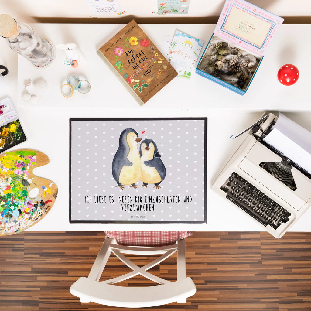 Schreibtischunterlage Pinguine Einschlafen Schreibtischunterlage Groß, Büroartikel, Bürobedarf, Schreibtischauflage, Schreibunterlage, Schreibwaren, Schreibtisch Unterlagen, Liebe, Partner, Freund, Freundin, Ehemann, Ehefrau, Heiraten, Verlobung, Heiratsantrag, Liebesgeschenk, Jahrestag, Hocheitstag, Mitbringsel, Valentinstag, für Ehemann, Liebesbeweis, Hochzeitstag, Geschenk für Partner, Geschenk für Freundin, Geschenk für Frauen, für Männer