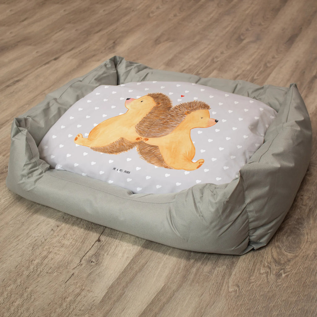 Katzenbett Igel händchenhaltend Katzenbett, Kater, Katenborb, Katzenliege, Tierbett, Körbchen, Katze, Liebe, Partner, Freund, Freundin, Ehemann, Ehefrau, Heiraten, Verlobung, Heiratsantrag, Liebesgeschenk, Jahrestag, Hocheitstag, Igel, Liebesbeweis, Igelliebe, Geschenk für zwei, Gemeinsamkeit, Lieblingsmensch, Liebesbotschaft, Hochzeit, große Liebe, Love, Hand in Hand