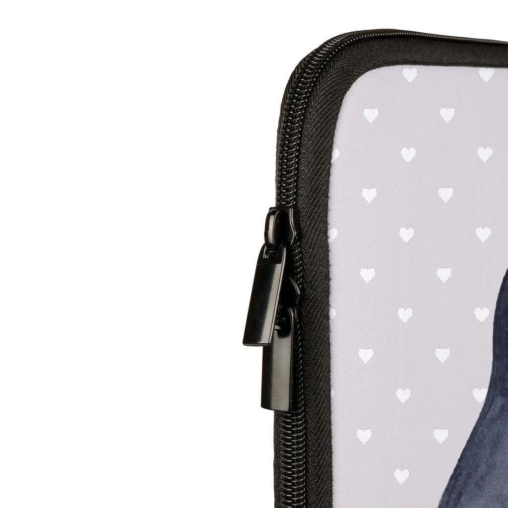 Notebook Tasche Pinguine Einschlafen Notebook-Tasche Robust, Notebook-Tasche Modern, Laptop-Messenger-Bag, Notebook-Tasche Aus Leder, Notebook-Tasche Für Herren, Notebook-Tasche Vintage, Notebook-Tasche Slim, Notebook-Tasche Für 15 Zoll, Notebook-Tasche Aus Canvas, Notebook-Tasche Klassisch, Notebook-Tasche Casual, Notebook-Case, Notebook-Tasche Ergonomisch, Notebook-Tasche Mit Reißverschluss, Notebook-Tasche Aus Nylon, ChatGPT:<br />Notebooktasche, Laptop-Rucksack, Laptop-Case, Notebook-Tasche Für Damen, Laptop-Umhängetasche, Notebook-Umhängetasche, Notebook-Tasche Gepolstert, Notebook-Tasche Mit Organizer, Laptophülle, Laptop-Sleeve, Notebook-Tasche Reisegeeignet, Notebook-Tasche Für 17 Zoll, Notebook-Tasche Büro, Notebook-Rucksack, Notebook-Tasche Minimalistisch, Notebook-Tasche Wasserfest, Notebook-Tasche Mit Tragegriff, Notebook-Tasche Business, Notebook-Aktentasche, Laptop-Aktentasche, Notebook-Tasche Leicht, Notebook-Querträger, Notebook-Tasche Mit Zubehörfach, Notebookhülle, Notebook-Tasche Mit Schultergurt, Notebook-Tasche Rucksackstil, Notebook-Tasche Studenten, Notebook-Sleeve, Notebook-Tasche Aus Neopren, Laptoptasche, Laptop-Hülle, Notebook-Tasche Für 13 Zoll, Freundin, Freund, Liebe, Liebesgeschenk, Jahrestag, Verlobung, Partner, Ehemann, Ehefrau, Heiraten, Heiratsantrag, Hocheitstag, Geschenk für Partner, für Männer, Hochzeitstag, Mitbringsel, für Ehemann, Valentinstag, Geschenk für Freundin, Liebesbeweis, Geschenk für Frauen
