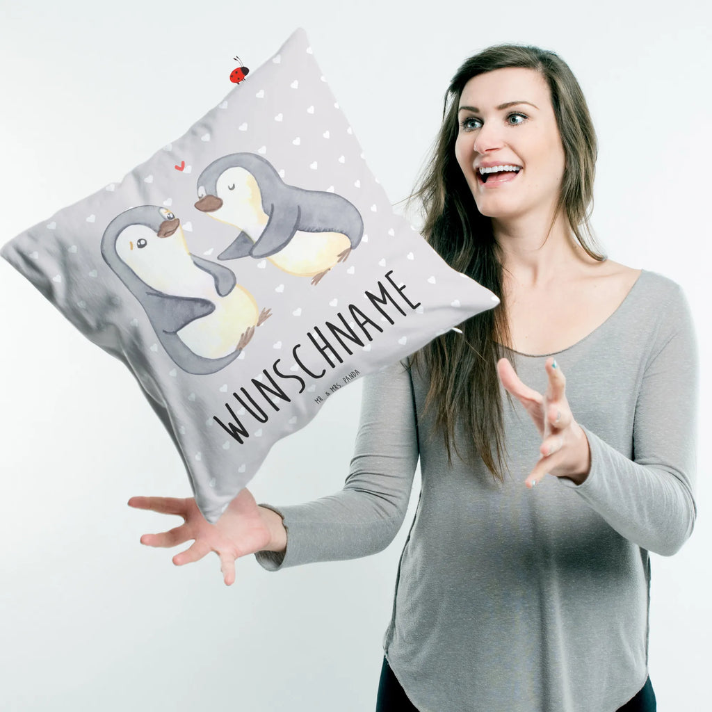 Personalisiertes Kissen Pinguine trösten Name, Kissen, personalisiert, bedrucken, Wunschname, Kopfkissen, Liebe, Partner, Freund, Freundin, Ehemann, Ehefrau, Heiraten, Verlobung, Heiratsantrag, Liebesgeschenk, Jahrestag, Hocheitstag, Mitbringsel, für Männer, Geschenk für Freundin, Geschenk für Frauen, Valentinstag, Hochzeitstag, Liebesbeweis, Geschenk für Partner, für Ehemann