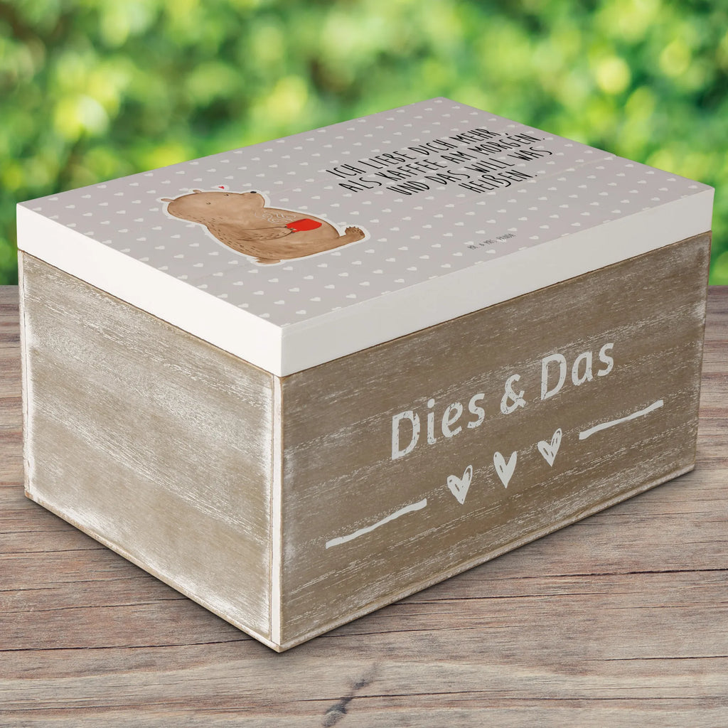 Holzkiste Bär Morgenkaffee Schatulle, box holz, Holzkiste, Holzkisten, Holzbox mit Deckel, aufbewahrungstruhe, Holzbox, holzschatulle, Aufbewahrungskiste, Aufbewahrungsbox Holz, Holztruhe, Holz Aufbewahrungsbox, kiste holz, Aufbewahrungsbox, holzkästchen, holztruhen, truhe holz, Aufbewahrungsbox aus Holz, aufbewahrungskisten, aufbewahrungskiste mit deckel, Box aus Holz, aufbewahrungsboxen, Holzboxen, Holzkiste mit Deckel, holzschachtel, Partner, Ehemann, Heiratsantrag, Ehefrau, Liebe, Freund, Hocheitstag, Liebesgeschenk, Jahrestag, Freundin, Heiraten, Verlobung, Mitbringsel, Geschenk für Frauen, für Ehemann, für Männer, Geschenk für Partner, Geschenk für Freundin, Liebesbeweis, Valentinstag, Hochzeitstag