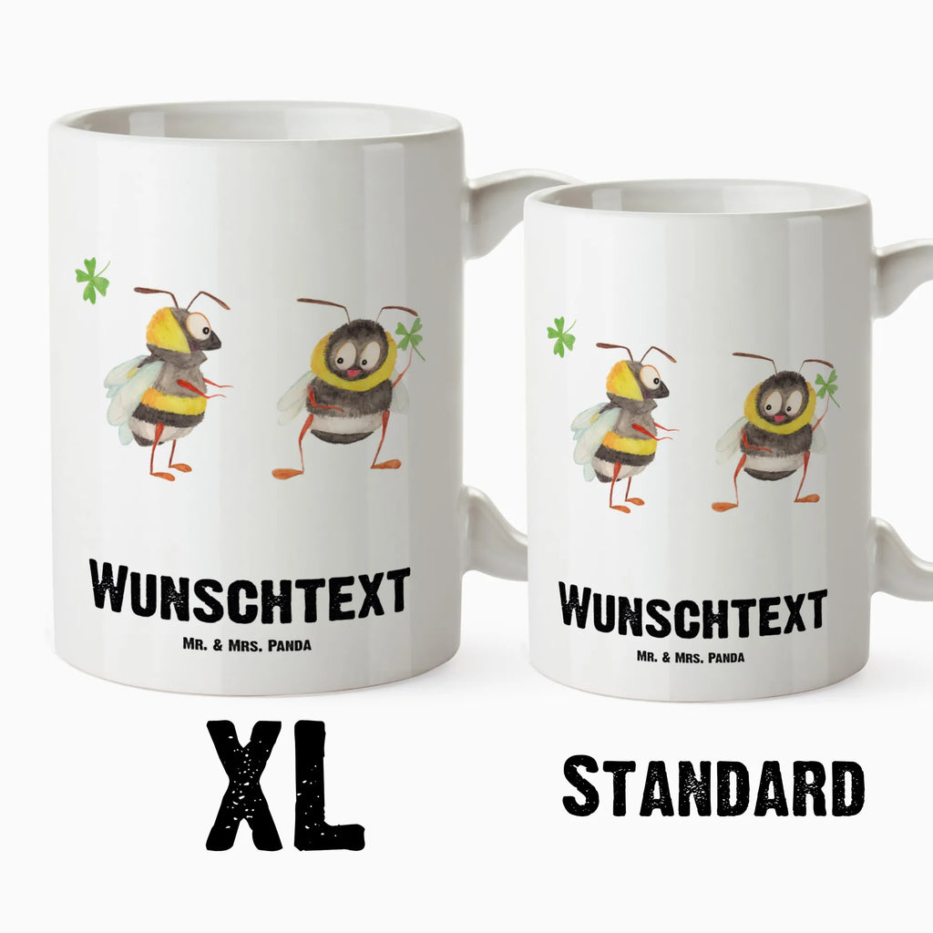 Personalisierte XL Tasse Bienen Paar XL Tasse Mit Wunschtext, Mikrowellengeeignete XL Tasse Mit Text, XL Tasse Als Geschenk Mit Spruch, Lustige XL Tasse Mit Wunschtext, Große Tasse Mit Text, XL Tasse Mit Liebevollem Spruch, Riesentasse Mit Gravur, Große Tasse Mit Aufdruck, Große Tasse Bedruckt Mit Namen, XL Tasse Für Büro Mit Wunschtext, Teetasse XL Mit Wunschtext, Design Tasse Groß Mit Personalisierung, Extra Große Tasse Personalisiert, Tasse In Übergröße Mit Text, Kaffeetasse XL Mit Namen, Becher XL Personalisiert, Mega Tasse Mit Spruch, XL Kaffeebecher Mit Wunschtext, Jumbo Tasse Personalisiert, Frühstückstasse XL Mit Namen, Riesige Tasse Mit Botschaft, Personalisierte XL Tasse, XL Tasse Mit Eigenem Text, Liebe, Partner, Freund, Freundin, Ehemann, Ehefrau, Heiraten, Verlobung, Heiratsantrag, Liebesgeschenk, Jahrestag, Hocheitstag, Schildkröten, Hochzeitstag, Geschenk für Frauen, Mitbringsel, verliebte Schildkröten, für Männer, Geschenk für Partner, für Ehemann, Liebesbeweis, Valentinstag, Geschenk für Freundin