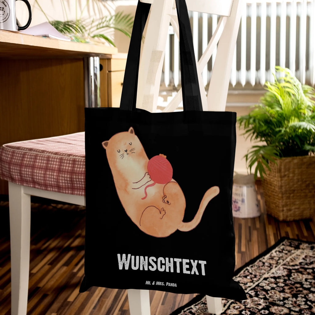 Personalisierte Tragetasche Katzen Wollknäul Personalisierte Tasche, Personalisierte Jutetasche, Personalisierter Stoffbeutel, Personalisierte Einkaufstasche, Personalisierter Beutel, Personalisierte Kindergartentasche, Stoffbeutel mit Namen, Personalisierter Jutebeutel, Tragetasche mit Namen, Einkaufstasche mit Namen, Personalisierte Beuteltasche, Katze, Katzenmotiv, Katzenfan, Katzendeko, Katzenfreund, Katzenliebhaber, Katzenprodukte, Katzenartikel, Katzenaccessoires, Katzensouvenirs, Katzenliebhaberprodukte, Katzenmotive, Katzen, Wolle, verspielt, Spiel, Wollknäuel, Mietze, Cat, Spielen, Kater, Katzenhalter, Cats, Katzenbesitzerin, Haustier
