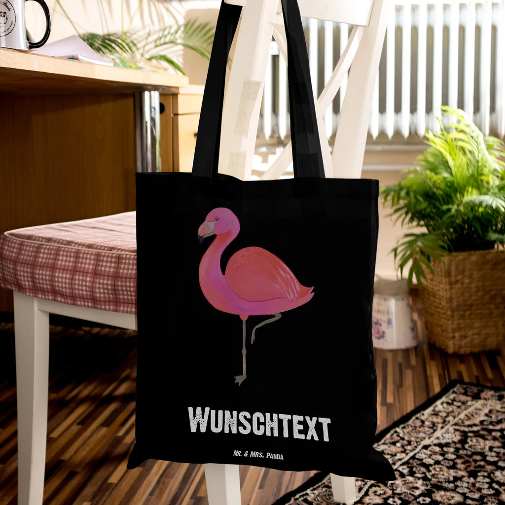 Personalisierte Tragetasche Flamingo classic Stoffbeutel mit Namen, Personalisierte Jutetasche, Tragetasche mit Namen, Personalisierte Kindergartentasche, Personalisierter Stoffbeutel, Personalisierte Einkaufstasche, Einkaufstasche mit Namen, Personalisierte Tasche, Personalisierter Jutebeutel, Personalisierter Beutel, Personalisierte Beuteltasche, Flamingo, für mich, Außenseiter, Tochter, Selbstliebe, Freundinnen, Geschwister, Spruch, Sohn, Freundin, ich, Stolz, Einzigartig