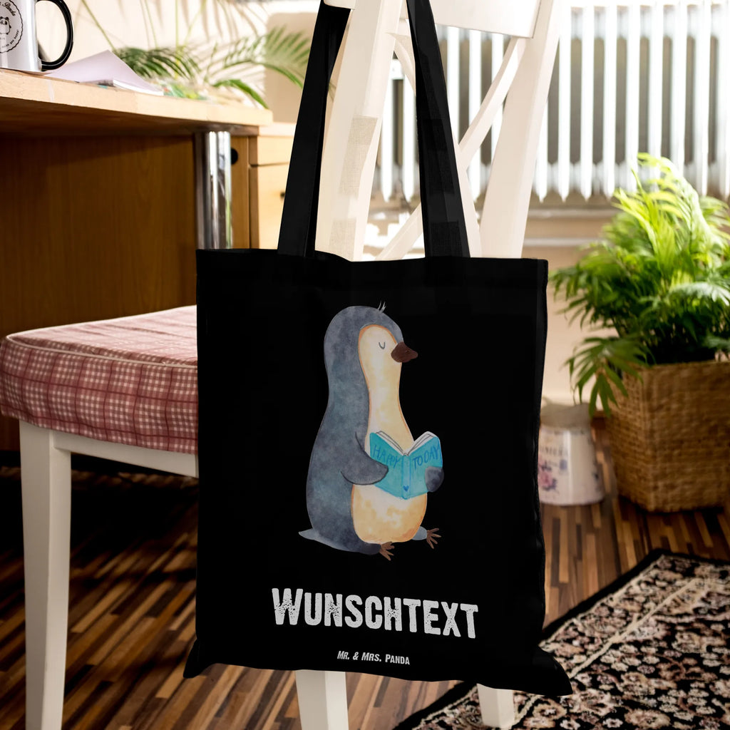 Personalisierte Tragetasche Pinguin Buch Personalisierter Stoffbeutel, Personalisierte Beuteltasche, Personalisierter Jutebeutel, Personalisierte Kindergartentasche, Personalisierte Einkaufstasche, Einkaufstasche mit Namen, Stoffbeutel mit Namen, Personalisierte Jutetasche, Personalisierter Beutel, Personalisierte Tasche, Tragetasche mit Namen, Pinguin, Bücherwurm, Lesen, Buch, Faulenzen, Ferien, Freizeit, Pinguine, Urlaub, Nichtstun