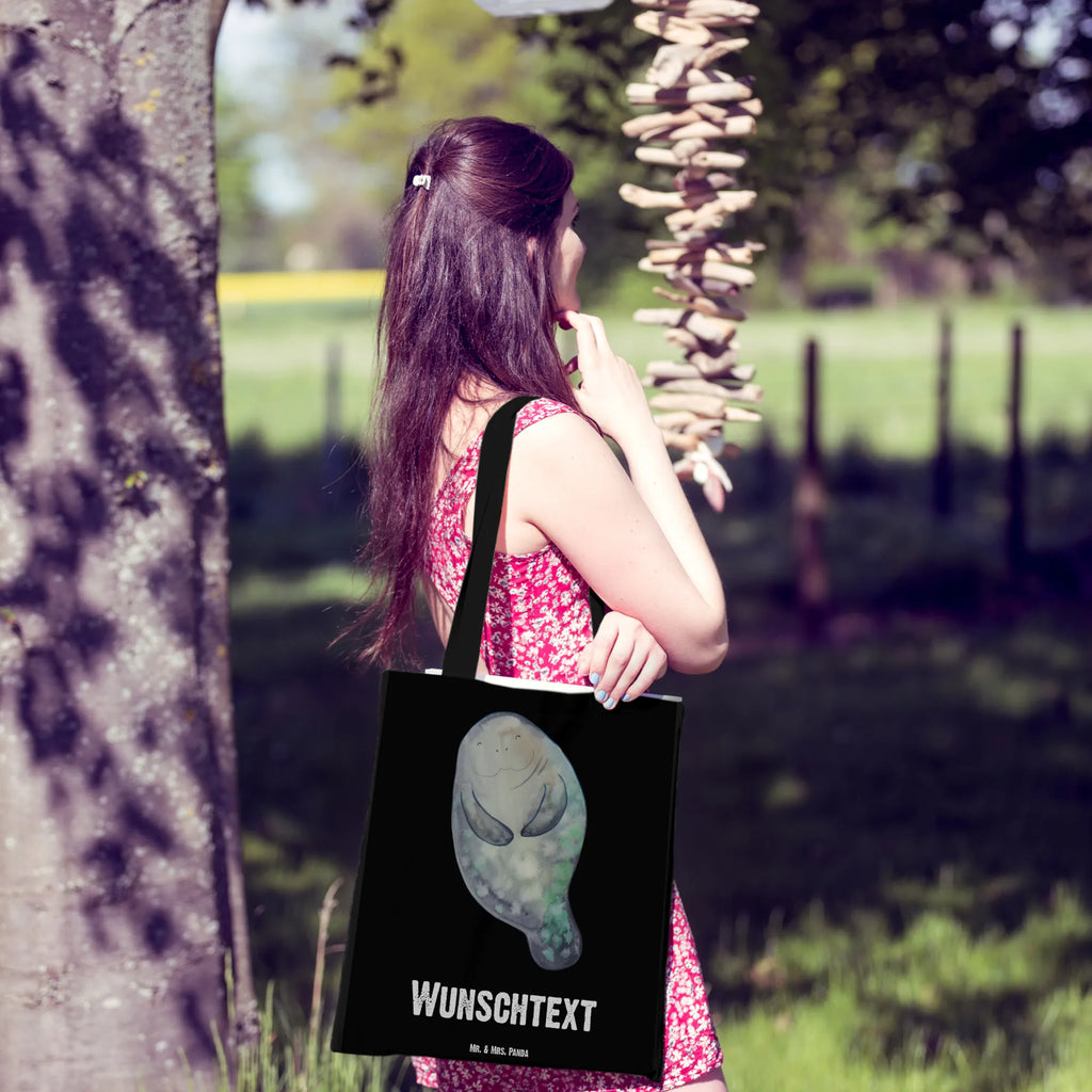 Personalisierte Tragetasche Seekuh happy Personalisierte Einkaufstasche, Personalisierter Beutel, Personalisierte Jutetasche, Personalisierter Stoffbeutel, Stoffbeutel mit Namen, Einkaufstasche mit Namen, Personalisierter Jutebeutel, Personalisierte Tasche, Tragetasche mit Namen, Personalisierte Kindergartentasche, Personalisierte Beuteltasche, Meerestiere, Meer, Urlaub, Seekühe, Liebeskummer, Respekt, Zufrieden, Achtsamkeit, Selbstliebe, Neustart, Neuanfang, Freundin, Seekuh