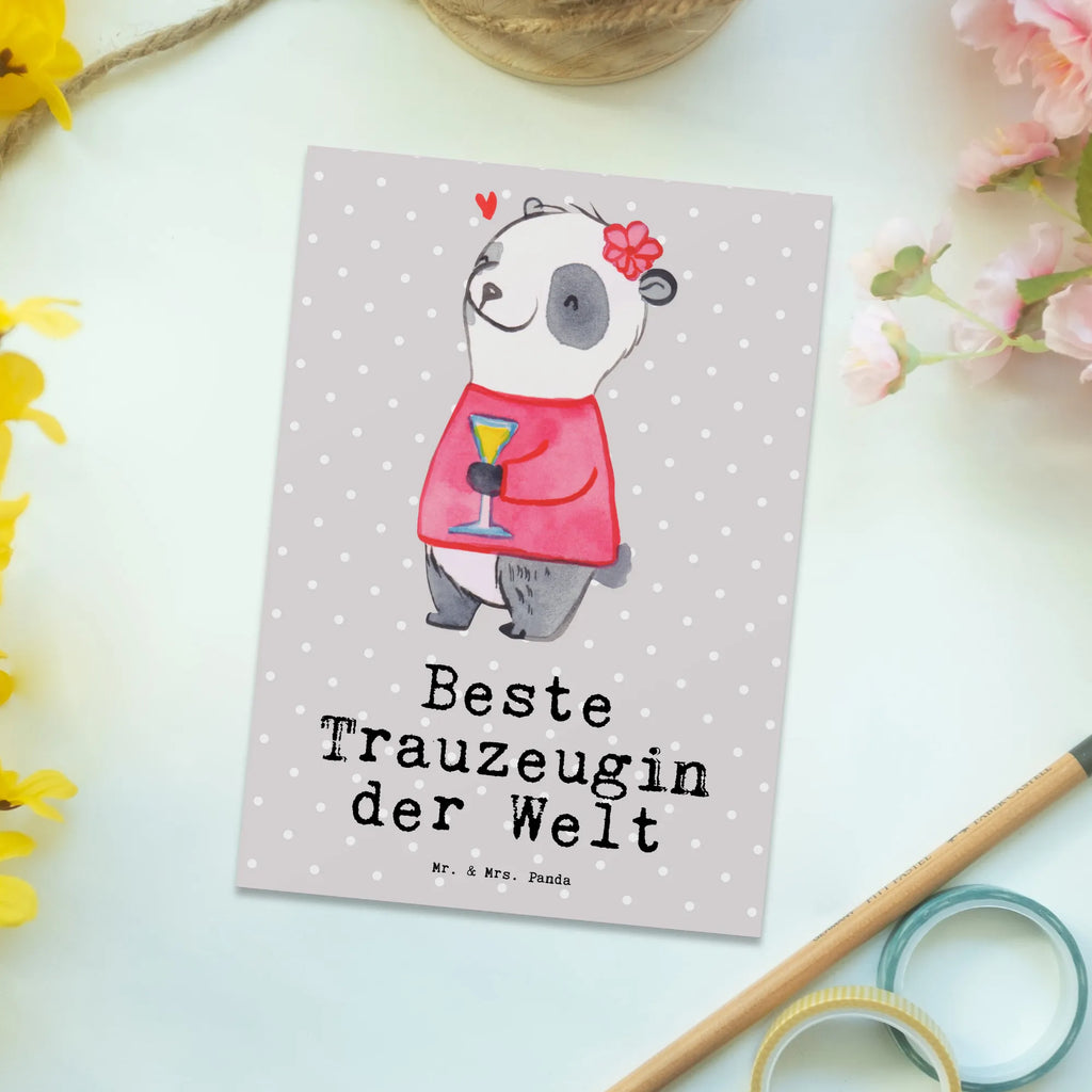 Postkarte Panda Beste Trauzeugin der Welt Karte, Ansichtskarte, Einladungskarten Geburtstag, Grußkarte, Postkarte, Geburtstagskarte, Einladung Geburtstag, Ansichtskarten, Einladungskarte, Einladung, Geschenkkarte, Dankeskarte, für, Dankeschön, Geschenk, Schenken, Geburtstag, Geburtstagsgeschenk, Geschenkidee, Danke, Bedanken, Mitbringsel, Freude machen, Geschenktipp, JGA, Hochzeit, Standesamt, Trauzeugin, Freundin, Kirche, Trauung, Heirat, Trauhzeugin, Braut