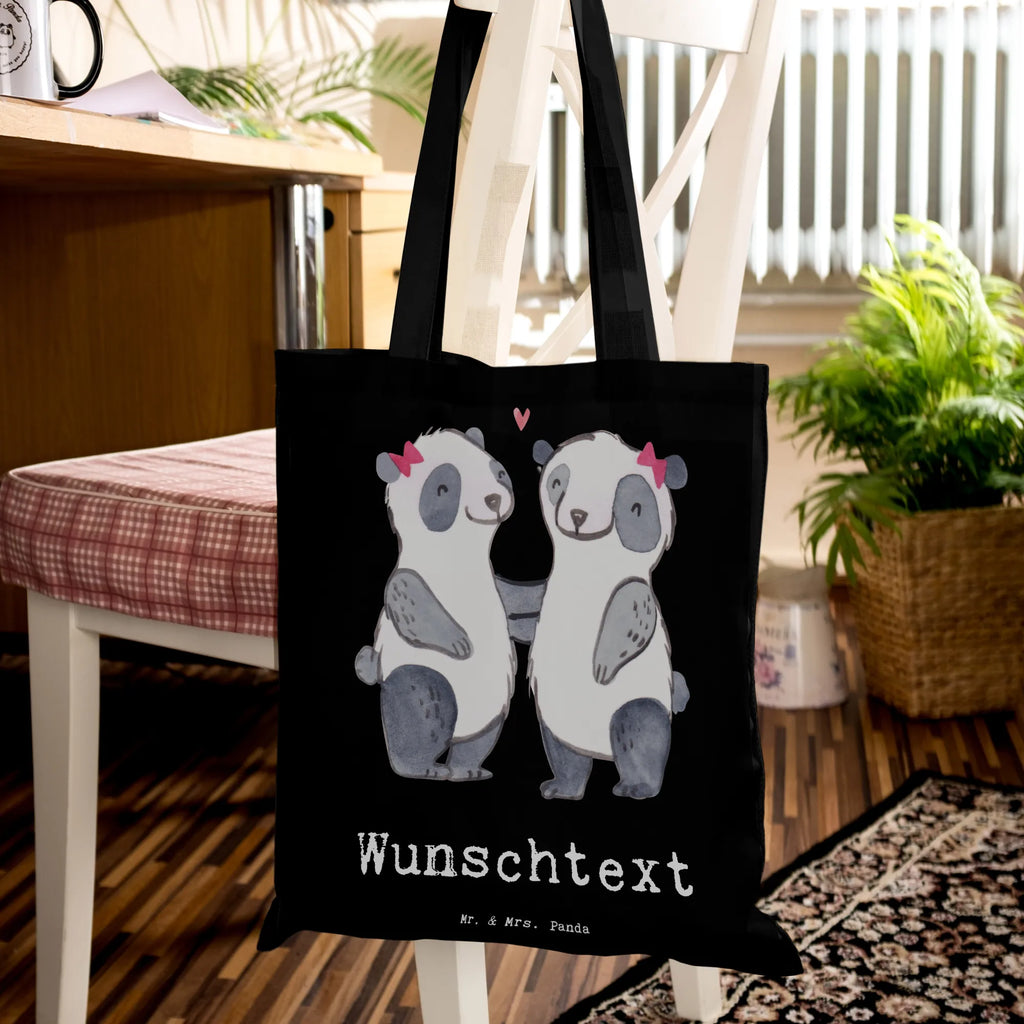 Personalisierte Tragetasche Panda Beste Blutsschwester der Welt Personalisierte Tasche, Personalisierter Jutebeutel, Personalisierter Beutel, Personalisierte Beuteltasche, Personalisierte Einkaufstasche, Stoffbeutel mit Namen, Einkaufstasche mit Namen, Personalisierte Kindergartentasche, Personalisierte Jutetasche, Tragetasche mit Namen, Personalisierter Stoffbeutel, für, Dankeschön, Geschenk, Schenken, Geburtstag, Geburtstagsgeschenk, Geschenkidee, Danke, Bedanken, Mitbringsel, Freude machen, Geschenktipp, Bae, Kleinigkeit, Blutsschwester, Schwester, Beste, Freundin, Blutsgeschwister, Schwestern, Sister, Familie, Liebe, Tochter, Schwesterherz, Geschwister