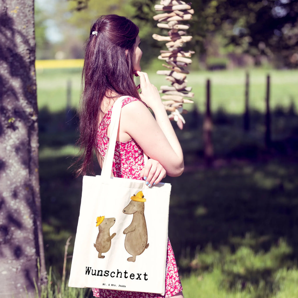 Personalisierte Tragetasche Bär Bester Vati der Welt Personalisierter Beutel, Personalisierter Jutebeutel, Stoffbeutel mit Namen, Einkaufsbeutel, Schultertasche, Personalisierte Tasche, Umhängetasche, Strandtasche, Tragetasche mit Namen, Shopper, Personalisierte Jutetasche, Personalisierte Kindergartentasche, Personalisierter Stoffbeutel, Personalisierte Beuteltasche, Einkaufstasche mit Namen, Tüte, Personalisierte Einkaufstasche, Geschenkidee, Geschenk, Schenken, Mitbringsel, Geburtstag, Geburtstagsgeschenk, für, Danke, Dankeschön, Bedanken, Freude machen, Geschenktipp, Vati, Vater, Familie, Dad, Mann, Bester, Geschenk Vater, Eltern, Paps, Kleinigkeit, Daddy, Papi, Papa