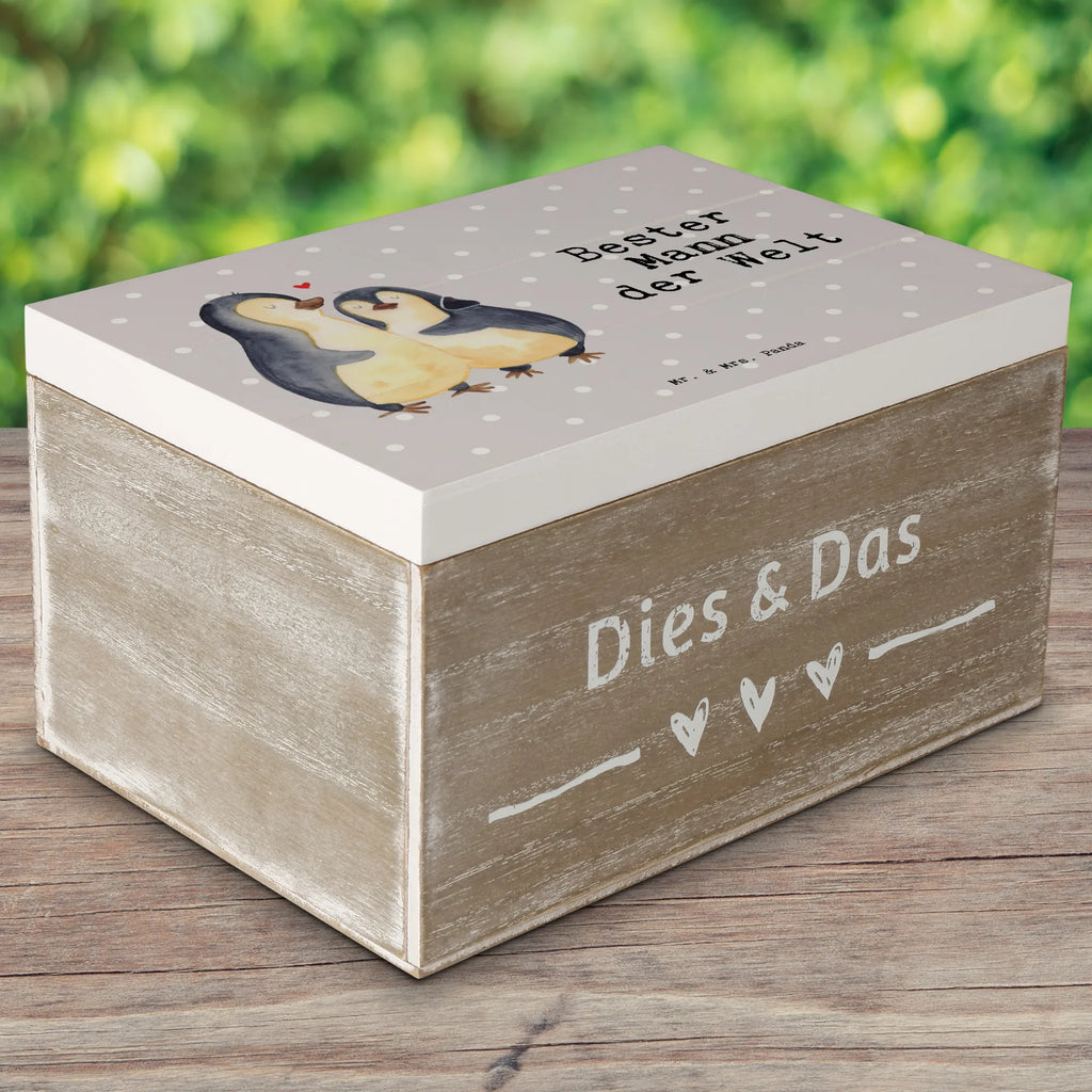 Holzkiste Pinguin Bester Mann der Welt Kiste, Schatzkiste, XXL, Aufbewahrungsbox, Dekokiste, Erinnerungsbox, Geschenkdose, Schatulle, Holzkiste, Truhe, Geschenkbox, Erinnerungskiste, für, Dankeschön, Geschenk, Schenken, Geburtstag, Geburtstagsgeschenk, Geschenkidee, Danke, Bedanken, Mitbringsel, Freude machen, Geschenktipp, Traummann, Mann, Liebling, Beste, Partner, Gatte, Ehepartner, Kleinigkeit, Lebensgefährte, Ehemann, Freund, Bräutigam, Ehe