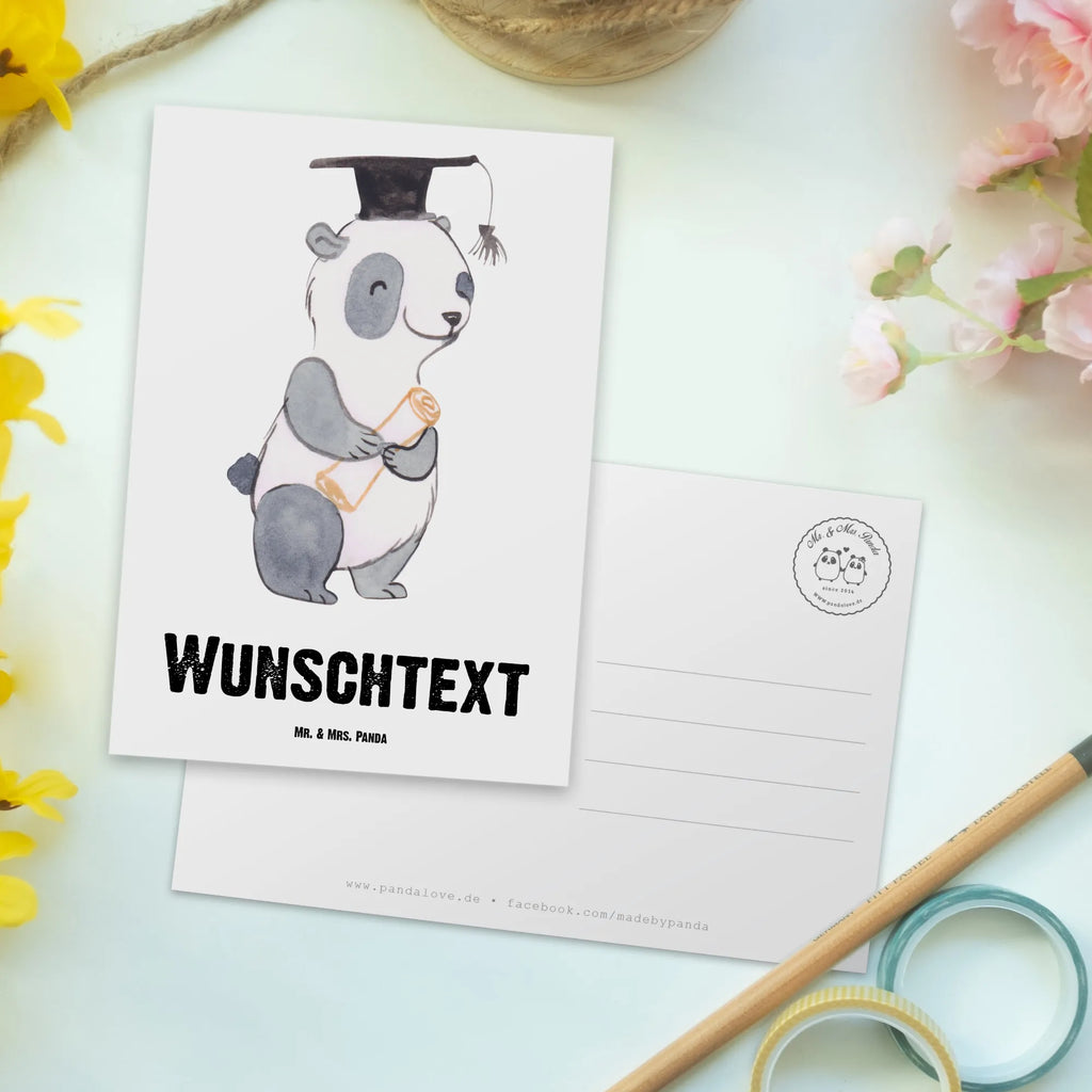 Personalisierte Postkarte Panda Bester Bachelor der Welt Postkarte Bedrucken, Grußkarte mit Wunschtext, Postkarte mit Namen, Postkarte Personalisierbar, Geschenkkarte mit Namen, Grußkarte mit Namen, Ansichtskarte mit Wunschtext, Einladung mit Namen, Karte mit Namen, Einladung mit Wunschtext, Postkarte mit Wunschtext, Karte mit Wunschtext, Ansichtskarte mit Namen, Geschenkkarte mit Wunschtext, Geschenkidee, Geschenk, Schenken, Mitbringsel, Geburtstag, Geburtstagsgeschenk, für, Danke, Dankeschön, Bedanken, Freude machen, Geschenktipp, Abschluss, Spaß, Musterschüler, Bachelor, Student, Studienabschluss, Uni, Lustig, Universität, Sohn, Hochschule, Studenten, Alumni, Witzig, Studium