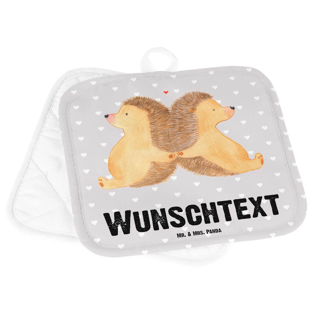 Personalisierte Topflappen Igel händchenhaltend Namensaufdruck, Personalisierter Ofenhandschuh, Personalisierte Topfuntersetzer, Topflappen Set personalisiert, Topflappen mit Namen, Topflappen personalisiert, Liebe, Partner, Freund, Freundin, Ehemann, Ehefrau, Heiraten, Verlobung, Heiratsantrag, Liebesgeschenk, Jahrestag, Hocheitstag, Lieblingsmensch, Hand in Hand, Geschenk für zwei, Gemeinsamkeit, Liebesbotschaft, große Liebe, Liebesbeweis, Hochzeit, Love, Igel, Igelliebe