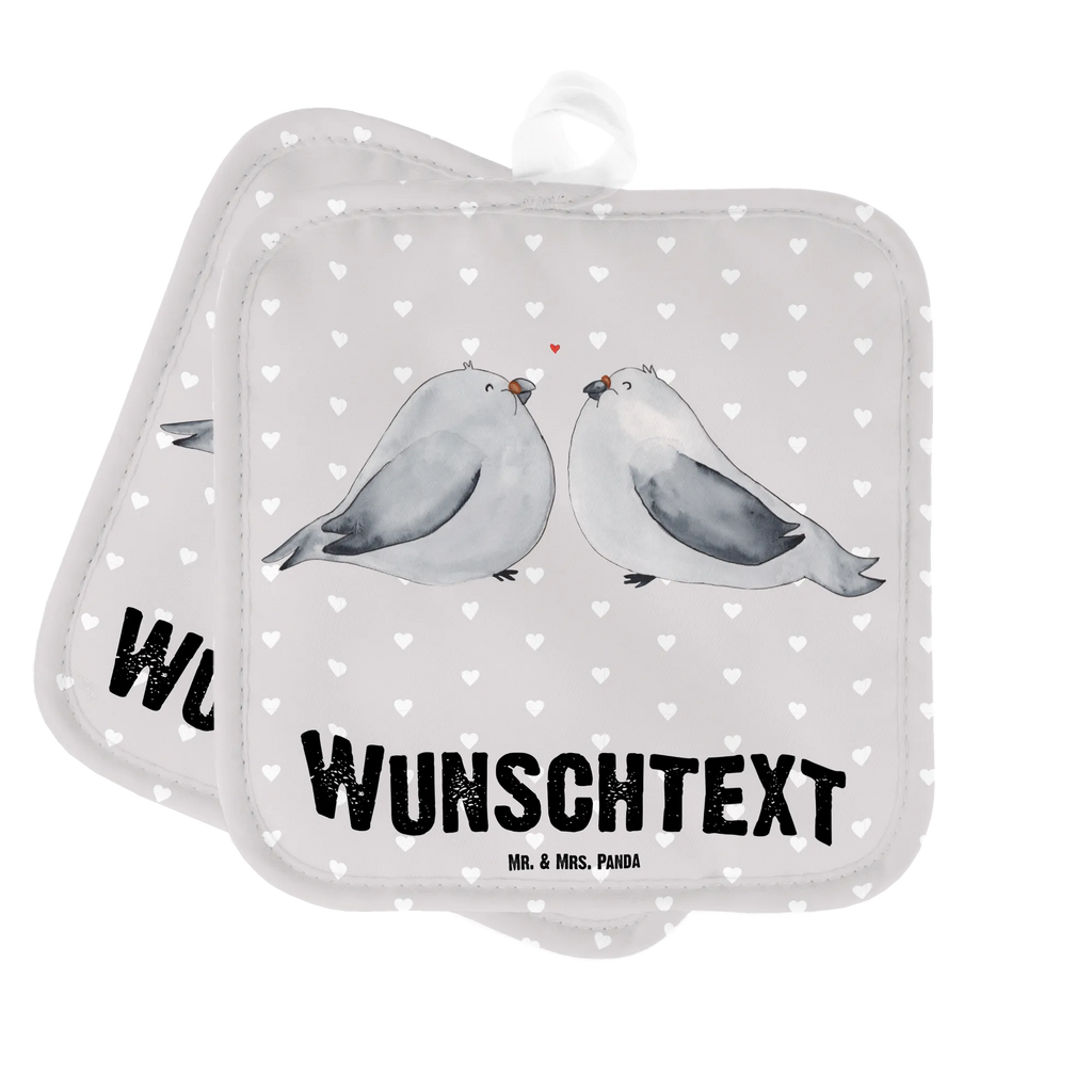 Personalisierte Topflappen Turteltauben Liebe Namensaufdruck, Personalisierter Ofenhandschuh, Topflappen Set Personalisiert, Topflappen Personalisiert, Topflappen mit Namen, Personalisierte Topfuntersetzer, Freundin, Freund, Liebe, Liebesgeschenk, Jahrestag, Verlobung, Partner, Ehemann, Ehefrau, Heiraten, Heiratsantrag, Hocheitstag, Turteltäubchen, Liebesbeweis, Verliebt, Geschenk Hochzeit, Geschenk Freund, Hochzeitstag, Turteltauben, Verheiratet, Verlobt, Geschenk Freundin, Tauben