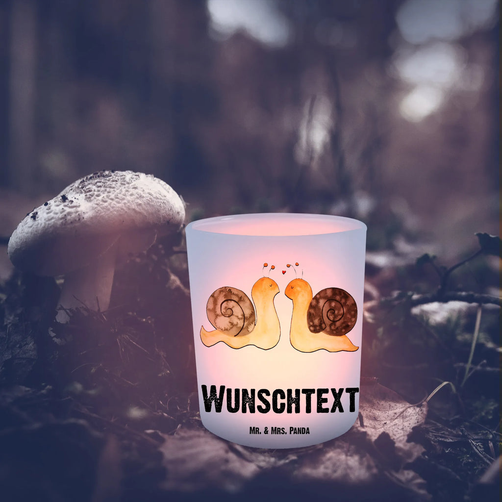 Personalisiertes Windlicht Schnecken Liebe Windlicht Balkon, Teelichthalter Outdoor mit Namen, Teelichthalter mit Wunschtext, Teelichthalter für draußen selber gestalten, Windlicht Draußen selber gestalten, Windlicht Skandinavisch, Windlicht Groß, Windlicht Klein, Windlicht Nachhaltig, Teelicht Glas mit Namen, Windlicht Boho, Windlicht Geschenk, Windlicht mit Namen, Windlicht Handgemacht, Windlicht Outdoor, Windlicht Wohnzimmer, Windlicht Terrasse, Windlicht Laterne, Windlicht Für Draußen, Windlicht Modern, Windlicht Garten mit Namen, Teelichthalter mit Namen, Windlichter mit Namen, Windlicht Design, Windlicht Romantisch, Windlicht Dekoration mit Namen, Windlicht Vintage mit Namen, Windlicht Kerzenhalter, Windlicht Glas mit Wunschtext, Liebe, Partner, Freund, Freundin, Ehemann, Ehefrau, Heiraten, Verlobung, Heiratsantrag, Liebesgeschenk, Jahrestag, Hocheitstag