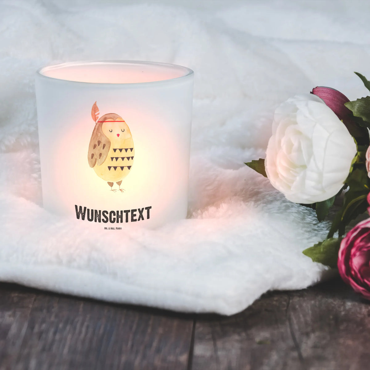 Personalisiertes Windlicht Eule Federschmuck Windlicht mit Namen, Personalisiertes Teelichtglas, Personalisierte Geschenke Windlicht, Deko Windlicht personalisiert, Teelichtglas personalisiert, Teelichtglas personalisierbar, Kerzenhalter personalisiert, Individualisiertes Windlicht, Windlicht Glas mit Wunschtext, Windlicht mit Text, Windlicht personalisiert Geschenk, Teelichthalter Glas personalisiert, Teelichthalter mit Namen, Kerzenglas personalisiert, Windlicht mit individuellem Namen, Windlicht personalisiert, Windlicht Dekoration mit Namen, Kerzenglas mit Namen, Windglas, Teelichtglas mit Namen, Windlicht mit Wunschtext, Personalisierter Teelichthalter, Personalisiertes Windlicht, Teelicht Glas mit Namen, Teelichthalter mit Wunschtext, Personalisiertes Kerzenglas, Laterne mit Namen, Personalisierte Laterne, Windlicht personalisierbar, Teelichthalter personalisiert, Teelichthalter personalisierbar, Windlicht mit Name, Windlicht Glas personalisiert, Eule, Federschmuck, Owl, Dekoration, Eule Deko, Das Leben Ist Ein Abenteuer, Reisespruch