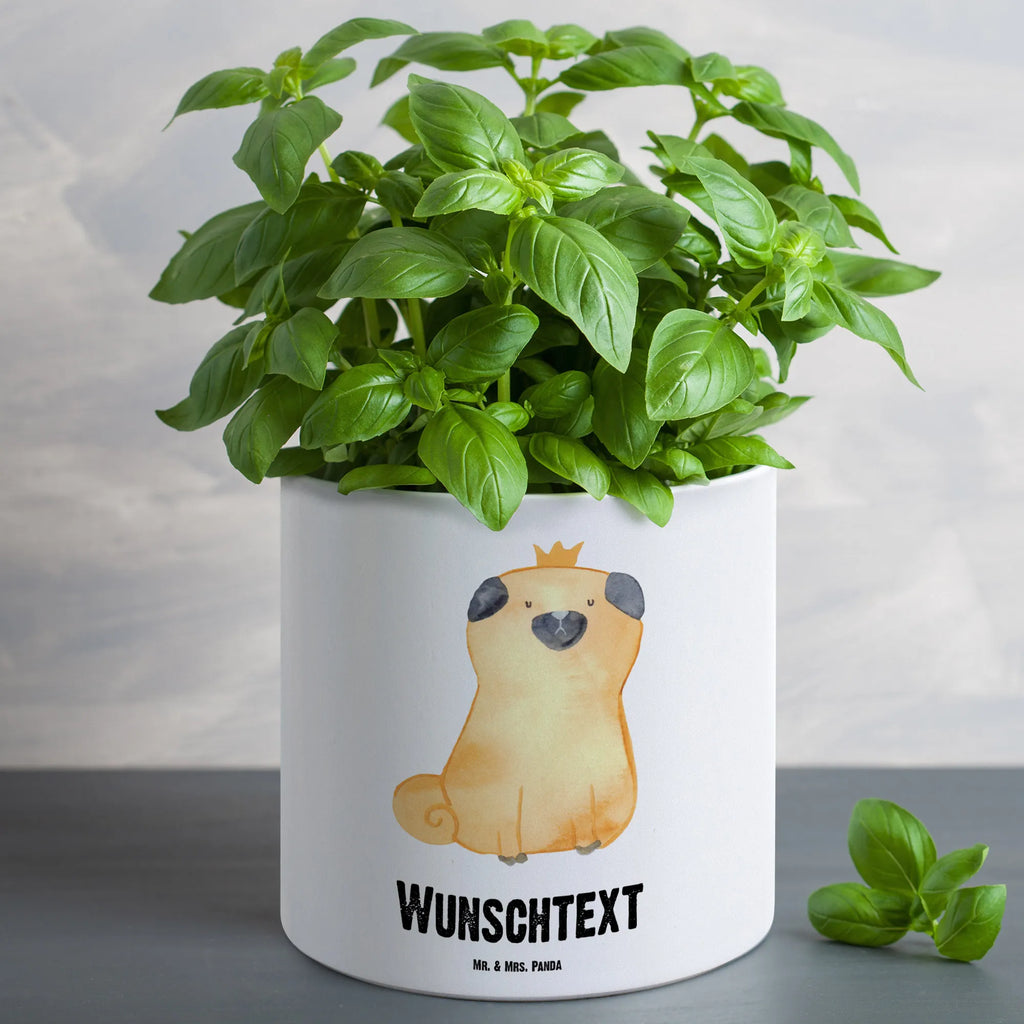 Personalisierter XL Blumentopf Mops Krone Klassischer Großer Blumentopf Mit Gravur, Blumentopf Für Balkon Mit Namen, Beton Blumentopf Groß Mit Namen, XL Pflanzgefäß Mit Wunschtext, Wetterfester XL Blumentopf Mit Gravur, Großer Dekotopf Mit Namen, Blumentopf Für Garten Mit Wunschtext, Frostsicherer Pflanzkübel Mit Wunschtext, Großer Blumentopf Personalisiert, XL Blumentopf Mit Namen, Ton Blumentopf Groß Mit Wunschtext, Übertopf XL Mit Wunschtext, Blumentopf Für Terrasse Personalisiert, Pflanztopf Groß Mit Gravur, XL Blumentopf Für Wohnzimmer Mit Gravur, XL Blumentopf Aus Kunststoff Mit Wunschtext, Personalisierter XL Blumentopf, Großer Pflanzkübel Selbst Gestalten, Großer Übertopf Für Hochzeit Mit Gravur, Blumentopf Extra Groß Mit Personalisierung, Blumentopf Groß Mit Text, XL Blumentopf Mit Wunschtext, Pflanzkübel Groß Mit Namen, Großer Pflanztopf Für Mama Mit Wunschtext, Rustikaler XL Blumentopf Personalisiert, Großer Blumentopf Als Geschenk Mit Wunschtext, Blumentopf Groß Aus Keramik Mit Gravur, XL Blumentopf Modern Mit Namen, Blumentopf Groß Mit Gravur, Hund, Hundemotiv, Haustier, Hunderasse, Tierliebhaber, Hundebesitzer, Sprüche, Mops, Hausregel, lustig, kinderlos, Hundebesitzer. Spruch, allergisch