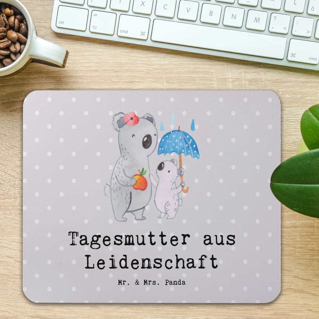 Mauspad Tagesmutter aus Leidenschaft Mauspad, Computer zubehör, Mauspad Büro, Mousepad, Arbeitszimmer, Büroausstattung, Mausunterlage, Designer Mauspad, Einzigartiges Mauspad, PC Zubehör, Beruf, Ausbildung, Jubiläum, Abschied, Rente, Kollege, Kollegin, Geschenk, Schenken, Arbeitskollege, Mitarbeiter, Firma, Danke, Dankeschön