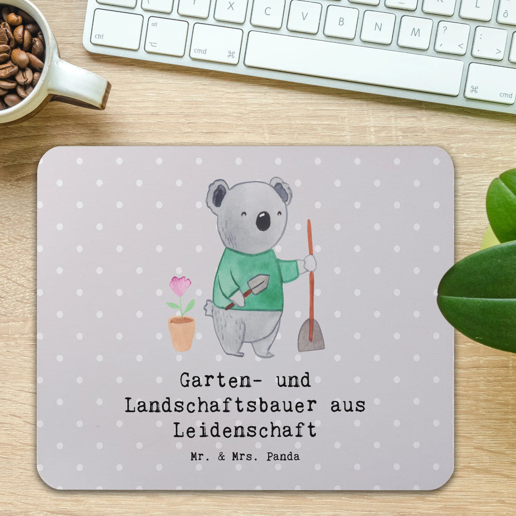 Mauspad Garten- und Landschaftsbauer aus Leidenschaft Mauspad, PC Zubehör, Arbeitszimmer, Büroausstattung, Designer Mauspad, Mousepad, Mausunterlage, Mauspad Büro, Computer zubehör, Einzigartiges Mauspad, Beruf, Ausbildung, Jubiläum, Abschied, Rente, Kollege, Kollegin, Geschenk, Schenken, Arbeitskollege, Mitarbeiter, Firma, Danke, Dankeschön, Garten- und Landschaftsbauer, Gärtnerei, Gartenbau, Gärtner, Gartenplaner, Hobbygärtner