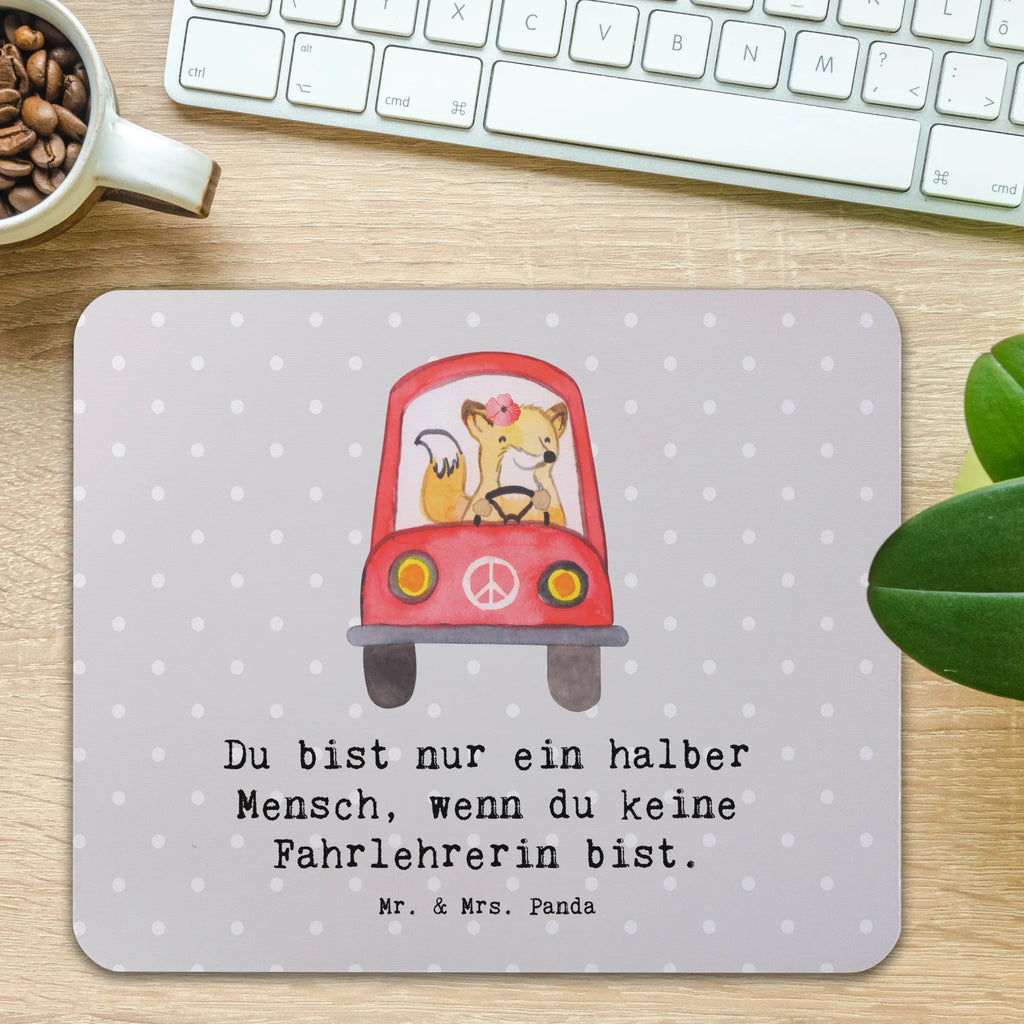 Mauspad Fahrlehrerin mit Herz Designer Mauspad, Arbeitszimmer, PC Zubehör, Mauspad Büro, Einzigartiges Mauspad, Mauspad, Mousepad, Computer zubehör, Mausunterlage, Büroausstattung, Beruf, Ausbildung, Jubiläum, Abschied, Rente, Kollege, Kollegin, Geschenk, Schenken, Arbeitskollege, Mitarbeiter, Firma, Danke, Dankeschön, Fahrschullehrerin, Fahrschule, Fahrlehrerin