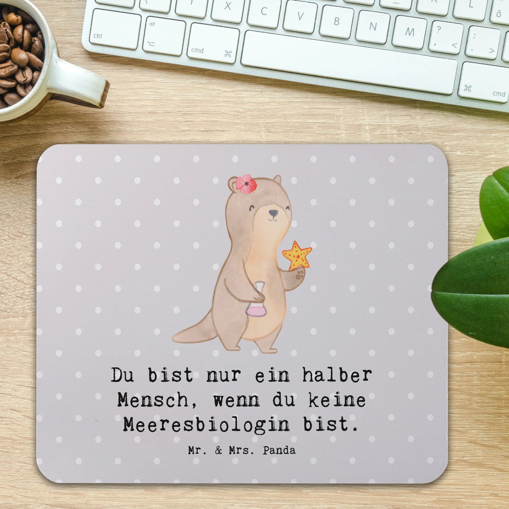 Mouse mat Marine Biologist Heart Büroausstattung, PC Zubehör, Mousepad, Mauspad Büro, Mauspad, Einzigartiges Mauspad, Computer zubehör, Arbeitszimmer, Mausunterlage, Designer Mauspad, Beruf, Ausbildung, Jubiläum, Abschied, Rente, Kollege, Kollegin, Geschenk, Schenken, Arbeitskollege, Mitarbeiter, Firma, Danke, Dankeschön, Meereskundlerin, Naturwissenschaftlerin, maritime Forschung, Meeresbiologin, Meeresforscherin, Studium