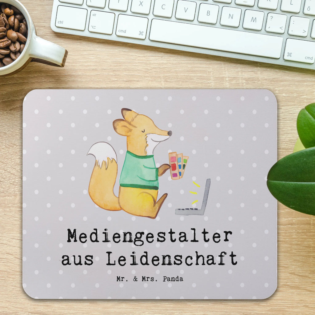 Mauspad Mediengestalter aus Leidenschaft Mausunterlage, Einzigartiges Mauspad, Mauspad Büro, PC Zubehör, Arbeitszimmer, Büroausstattung, Mousepad, Computer zubehör, Mauspad, Designer Mauspad, Beruf, Ausbildung, Jubiläum, Abschied, Rente, Kollege, Kollegin, Geschenk, Schenken, Arbeitskollege, Mitarbeiter, Firma, Danke, Dankeschön, Designer, Grafiker, Mediengestalter, Grafikdesigner