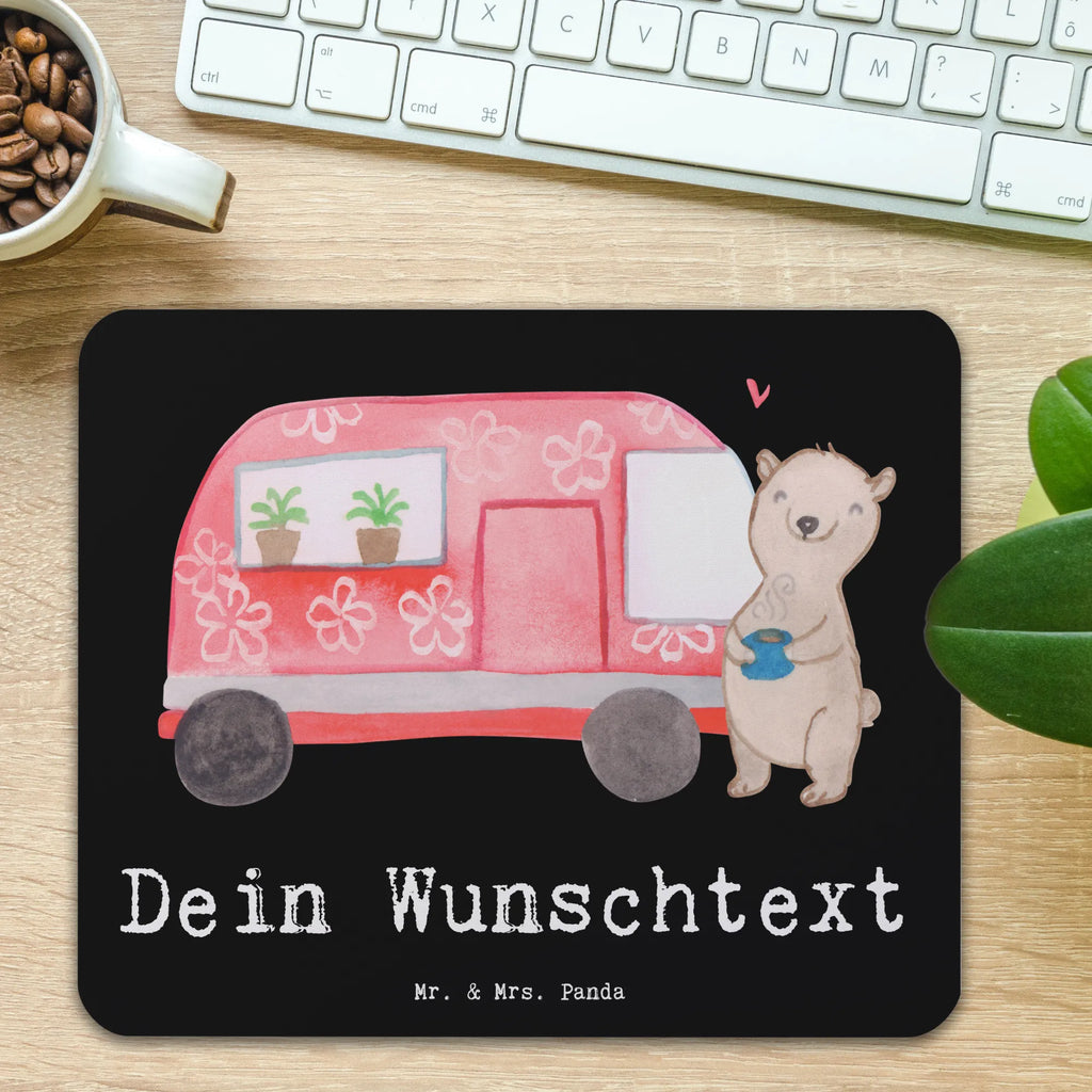 Personalisiertes Mauspad Bär Camper selbst bedrucken, Personalisiertes Mauspad, Mauspad mit Namen, Personalisiertes Mouse Pad, Namensaufdruck, Mauspad bedrucken, Arbeitszimmer Geschenk, Selbst bedrucken, Mauspad mit Namen gestalten, Einzigartiges Mauspad, Individuelles Mauspad, Mouse Pad mit Namen, Personalisiertes Mousepad, Mousepad bedrucken, Büro Geschenk, Mousepad mit Namen, Geschenk, Sport, Sportart, Hobby, Schenken, Danke, Dankeschön, Auszeichnung, Gewinn, Sportler, Campingplatz, Campen, Roadtrip, Camper, Urlaub, Wohnmobil, Zelten