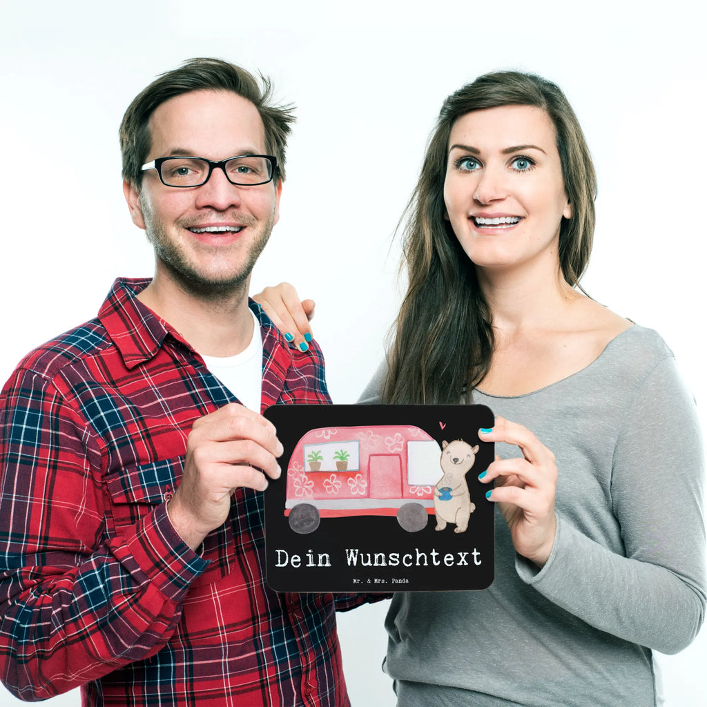 Personalisiertes Mauspad Bär Camper selbst bedrucken, Personalisiertes Mauspad, Mauspad mit Namen, Personalisiertes Mouse Pad, Namensaufdruck, Mauspad bedrucken, Arbeitszimmer Geschenk, Selbst bedrucken, Mauspad mit Namen gestalten, Einzigartiges Mauspad, Individuelles Mauspad, Mouse Pad mit Namen, Personalisiertes Mousepad, Mousepad bedrucken, Büro Geschenk, Mousepad mit Namen, Geschenk, Sport, Sportart, Hobby, Schenken, Danke, Dankeschön, Auszeichnung, Gewinn, Sportler, Campingplatz, Campen, Roadtrip, Camper, Urlaub, Wohnmobil, Zelten