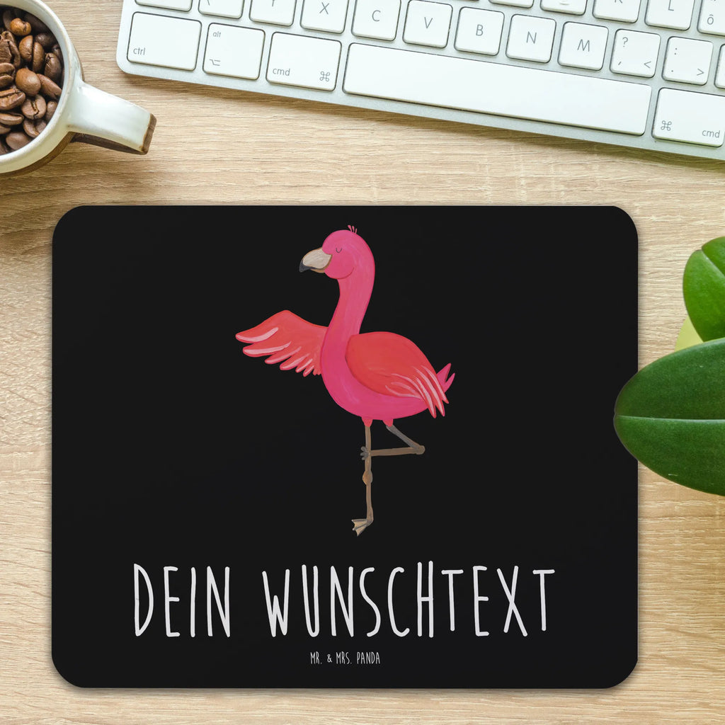Personalisiertes Mauspad Flamingo Yoga Selbst bedrucken, Mousepad mit Namen, Mouse Pad mit Namen, Mauspad mit Namen, Personalisiertes Mauspad, Arbeitszimmer Geschenk, Mauspad bedrucken, Mousepad bedrucken, Büro Geschenk, Individuelles Mauspad, Namensaufdruck, Einzigartiges Mauspad, Mauspad mit Namen gestalten, Personalisiertes Mousepad, Personalisiertes Mouse Pad, selbst bedrucken, Flamingo, Entspannung, Aufregen, Yoga, Tiefenentspannung, Namaste, Ärger, Achtsamkeit, Vogel, Yoga-Übung