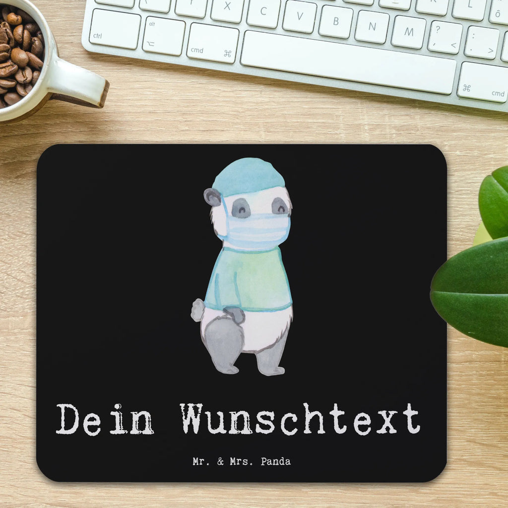 Personalisiertes Mauspad Chirurg mit Herz Selbst bedrucken, Namensaufdruck, Mouse Pad mit Namen, selbst bedrucken, Mousepad bedrucken, Personalisiertes Mousepad, Personalisiertes Mouse Pad, Personalisiertes Mauspad, Mousepad mit Namen, Mauspad mit Namen gestalten, Büro Geschenk, Individuelles Mauspad, Einzigartiges Mauspad, Mauspad mit Namen, Mauspad bedrucken, Arbeitszimmer Geschenk, Beruf, Ausbildung, Jubiläum, Abschied, Rente, Kollege, Kollegin, Geschenk, Schenken, Arbeitskollege, Mitarbeiter, Firma, Danke, Dankeschön, Mediziner, Krankenhaus, Chirurg, Unfallchirurg, Notfallchirurg, Arzt
