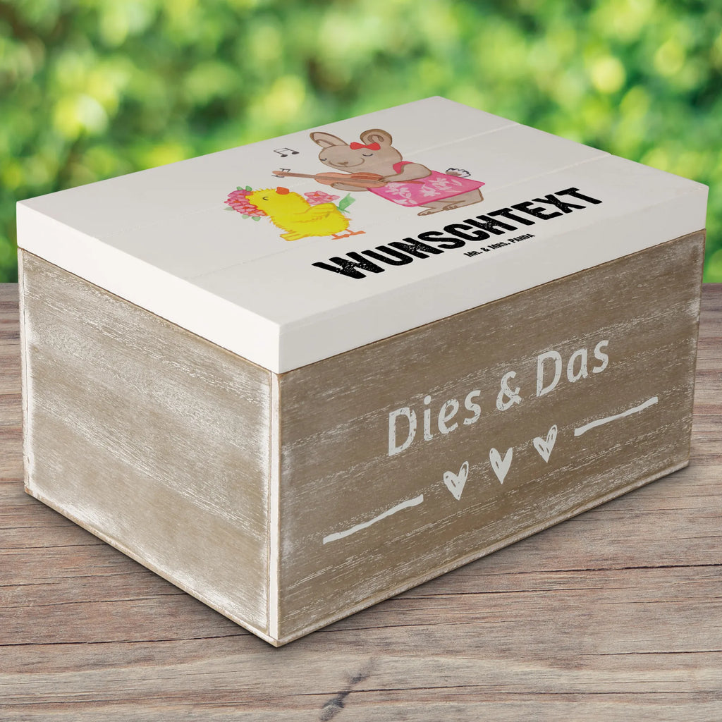 Personalisierte Holzkiste Ostern Frühlingsgefühle Kiste mit Namen, Schatulle mit Namen, Dekokiste mit Namen, Schatzkiste mit Namen, Holzkiste mit Namen, Erinnerungsbox Personalisiert, Schatzkiste Personalisiert, Truhe Personalisiert, Erinnerungskiste Personalisiert, GEschenkdose Personalisiert, Kiste Personalisiert, Holzkiste Personalisiert, Truhe mit Namen, Aufbewahrungsbox mit Namen, Geschenkbox Personalisiert, mit Namen, Dekokiste Personalisiert, Aufbewahrungsbox Personalisiert, Erinnerungsbox mit Namen, Schatulle Personalisiert, Ostern Geschenk, Osterdeko, Ostern, Ostergeschenke, Ostergeschenke Kinder, Geschenke zu Ostern, Ostern Kinder, Osterhase, Osternest, Ostergrüße, Ostereier, Frühlingsgefühle, Hase, Musik, Osterküken, Küken, Osterlieder, Frühling