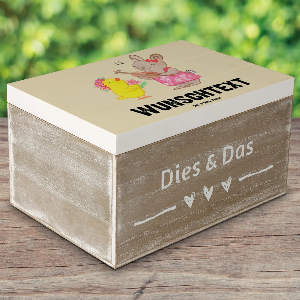 Personalisierte Holzkiste Ostern Frühlingsgefühle Kiste mit Namen, Schatulle mit Namen, Dekokiste mit Namen, Schatzkiste mit Namen, Holzkiste mit Namen, Erinnerungsbox Personalisiert, Schatzkiste Personalisiert, Truhe Personalisiert, Erinnerungskiste Personalisiert, GEschenkdose Personalisiert, Kiste Personalisiert, Holzkiste Personalisiert, Truhe mit Namen, Aufbewahrungsbox mit Namen, Geschenkbox Personalisiert, mit Namen, Dekokiste Personalisiert, Aufbewahrungsbox Personalisiert, Erinnerungsbox mit Namen, Schatulle Personalisiert, Ostern Geschenk, Osterdeko, Ostern, Ostergeschenke, Ostergeschenke Kinder, Geschenke zu Ostern, Ostern Kinder, Osterhase, Osternest, Ostergrüße, Ostereier, Frühlingsgefühle, Hase, Musik, Osterküken, Küken, Osterlieder, Frühling