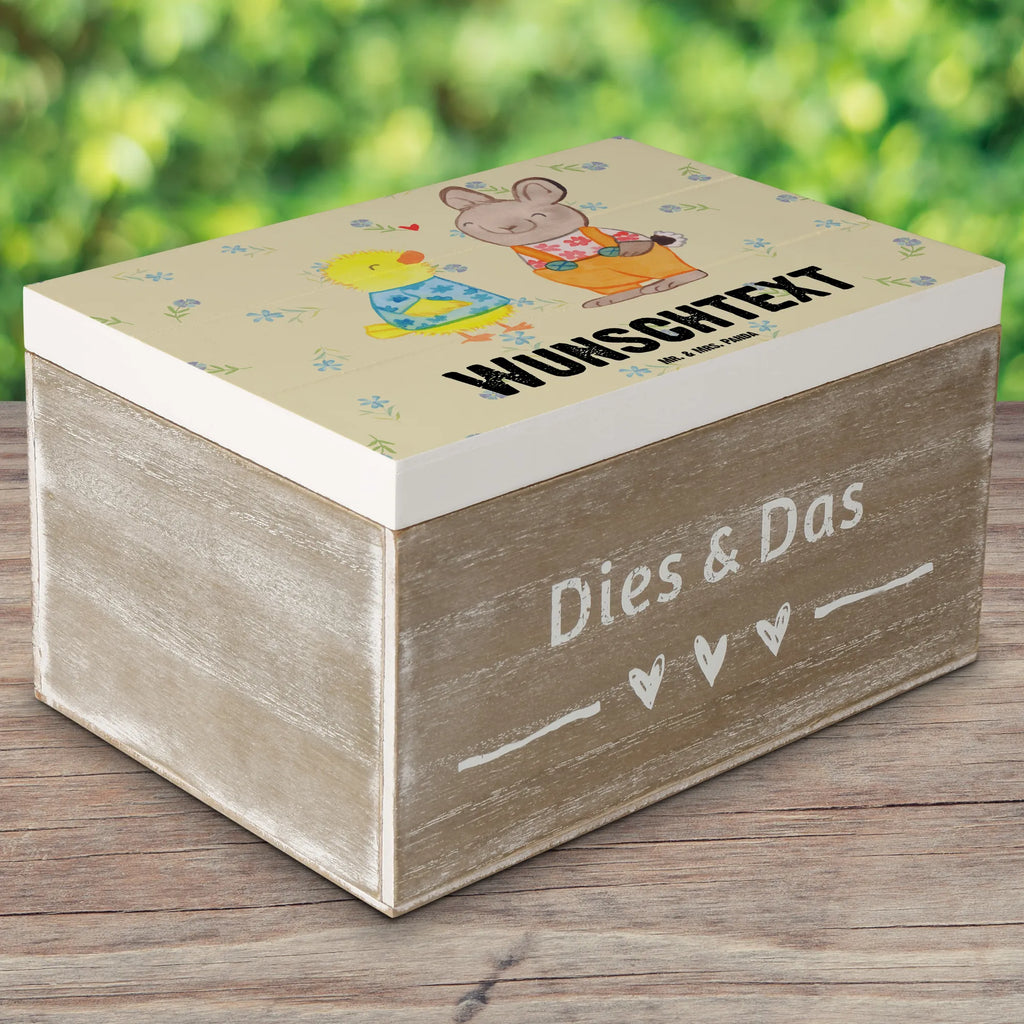 Personalisierte Holzkiste Ostern Freundschaft Schatzkiste Personalisiert, Erinnerungsbox mit Namen, Dekokiste mit Namen, Holzkiste Personalisiert, Erinnerungsbox Personalisiert, Dekokiste Personalisiert, Kiste mit Namen, Holzkiste mit Namen, GEschenkdose Personalisiert, Erinnerungskiste Personalisiert, Schatzkiste mit Namen, Geschenkbox Personalisiert, Aufbewahrungsbox Personalisiert, Truhe mit Namen, mit Namen, Schatulle mit Namen, Aufbewahrungsbox mit Namen, Kiste Personalisiert, Schatulle Personalisiert, Truhe Personalisiert, Ostern Geschenk, Osterdeko, Ostern, Ostergeschenke, Ostergeschenke Kinder, Geschenke zu Ostern, Ostern Kinder, Osterhase, Osternest, Küken, Frühlingsgefühle, Hase, Freundschaft, Ostergrüße, Osterküken, Frühling, Liebe, Ostereier, Liebesbeweis