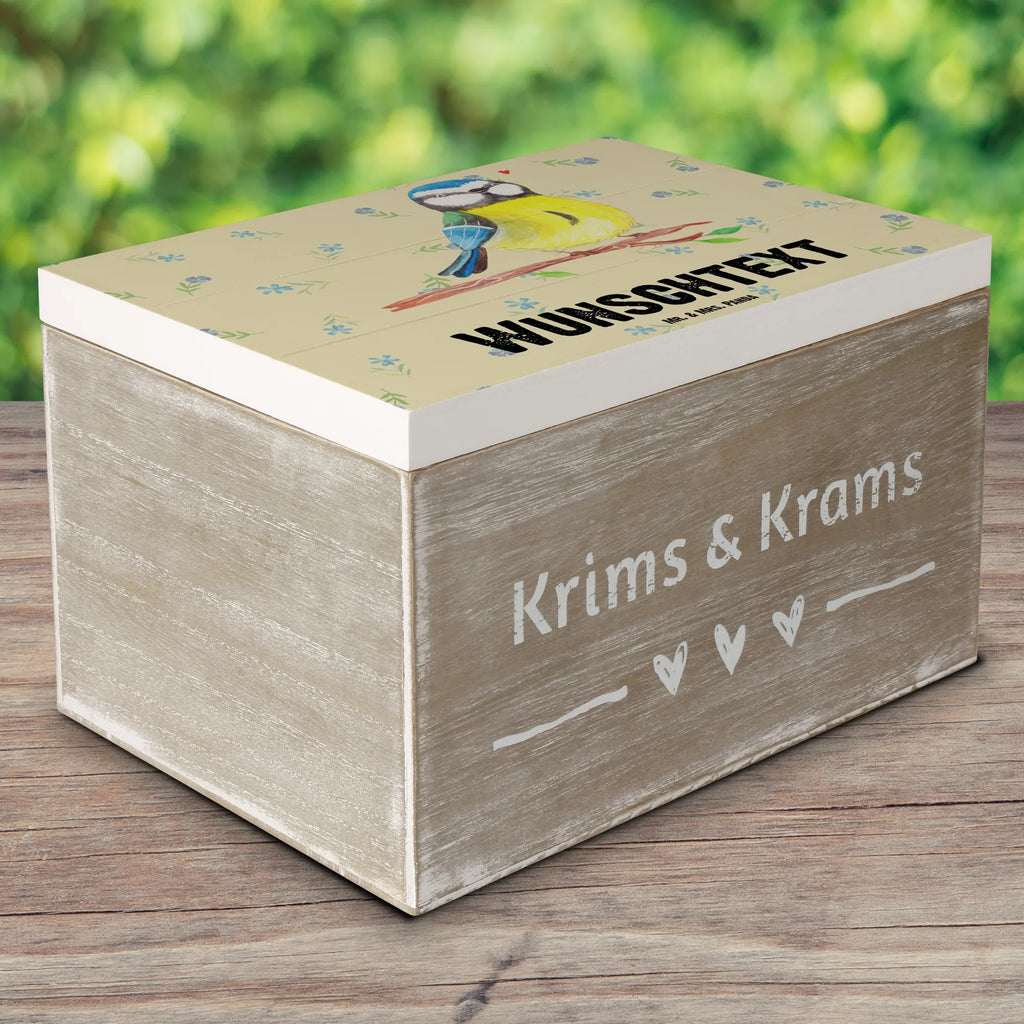 Personalisierte Holzkiste Vogel Blaumeise Schatulle Personalisiert, Holzkiste Personalisiert, Aufbewahrungsbox mit Namen, Kiste mit Namen, GEschenkdose Personalisiert, Schatzkiste Personalisiert, Schatzkiste mit Namen, Dekokiste Personalisiert, Kiste Personalisiert, Erinnerungsbox Personalisiert, Truhe Personalisiert, Dekokiste mit Namen, Aufbewahrungsbox Personalisiert, Erinnerungsbox mit Namen, mit Namen, Geschenkbox Personalisiert, Schatulle mit Namen, Truhe mit Namen, Holzkiste mit Namen, Erinnerungskiste Personalisiert, Ostern Geschenk, Osterdeko, Ostern, Ostergeschenke, Ostergeschenke Kinder, Geschenke zu Ostern, Ostern Kinder, Osterhase, Osternest, Frühlingsgefühle, Blaumeise, Ostergrüße, Osterzeit, Liebe Grüße, Vogel, Frühling