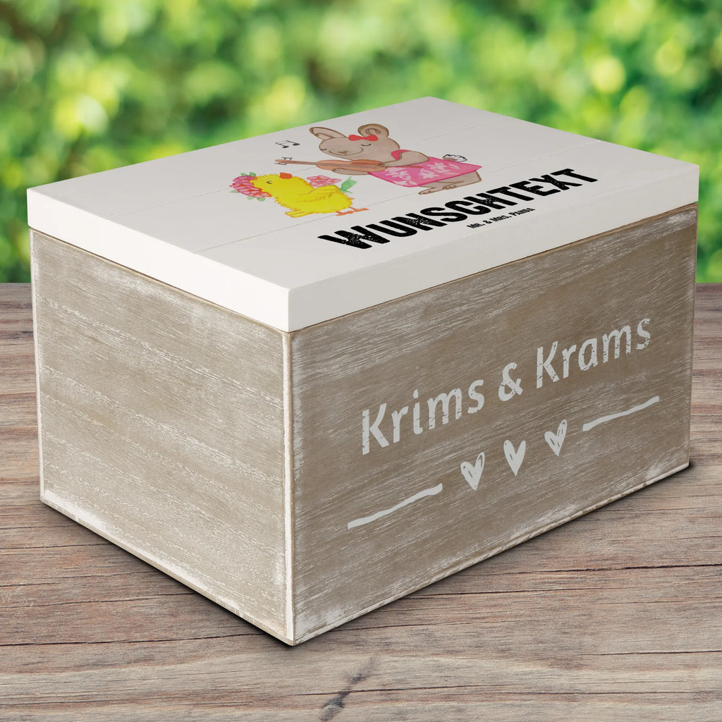 Personalisierte Holzkiste Ostern Frühlingsgefühle Kiste mit Namen, Schatulle mit Namen, Dekokiste mit Namen, Schatzkiste mit Namen, Holzkiste mit Namen, Erinnerungsbox Personalisiert, Schatzkiste Personalisiert, Truhe Personalisiert, Erinnerungskiste Personalisiert, GEschenkdose Personalisiert, Kiste Personalisiert, Holzkiste Personalisiert, Truhe mit Namen, Aufbewahrungsbox mit Namen, Geschenkbox Personalisiert, mit Namen, Dekokiste Personalisiert, Aufbewahrungsbox Personalisiert, Erinnerungsbox mit Namen, Schatulle Personalisiert, Ostern Geschenk, Osterdeko, Ostern, Ostergeschenke, Ostergeschenke Kinder, Geschenke zu Ostern, Ostern Kinder, Osterhase, Osternest, Ostergrüße, Ostereier, Frühlingsgefühle, Hase, Musik, Osterküken, Küken, Osterlieder, Frühling