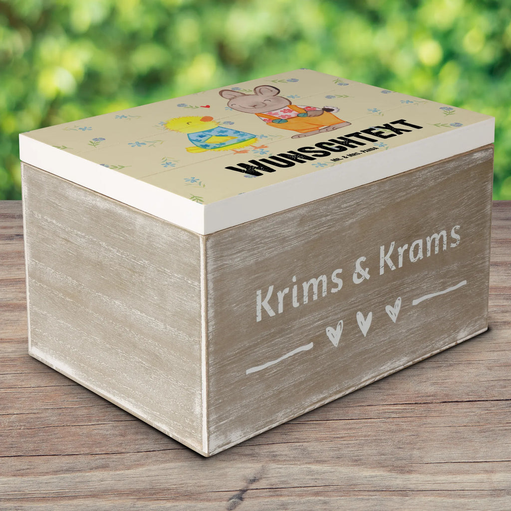 Personalisierte Holzkiste Ostern Freundschaft Schatzkiste Personalisiert, Erinnerungsbox mit Namen, Dekokiste mit Namen, Holzkiste Personalisiert, Erinnerungsbox Personalisiert, Dekokiste Personalisiert, Kiste mit Namen, Holzkiste mit Namen, GEschenkdose Personalisiert, Erinnerungskiste Personalisiert, Schatzkiste mit Namen, Geschenkbox Personalisiert, Aufbewahrungsbox Personalisiert, Truhe mit Namen, mit Namen, Schatulle mit Namen, Aufbewahrungsbox mit Namen, Kiste Personalisiert, Schatulle Personalisiert, Truhe Personalisiert, Ostern Geschenk, Osterdeko, Ostern, Ostergeschenke, Ostergeschenke Kinder, Geschenke zu Ostern, Ostern Kinder, Osterhase, Osternest, Küken, Frühlingsgefühle, Hase, Freundschaft, Ostergrüße, Osterküken, Frühling, Liebe, Ostereier, Liebesbeweis