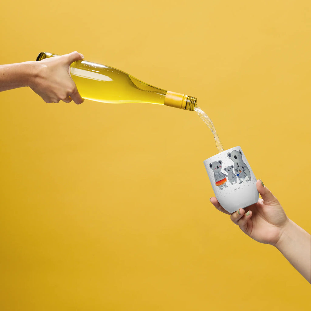 Wine cup Koala Family Öko Weinglas, Becher Aus Edelstahl Für Wein, Weinkelch Klein, Weinbecher Mit Deckel, Klassisches Weinglas, Weinglas Aus Glas, Reise-Weinbecher, Weinbecher, Rotweinglas, Kristallglas Weinglas, Weinglas Set, Mundgeblasenes Weinglas, Umweltfreundliches Weinglas, Weinglas, Kelch Für Wein, Universalglas, Kelchglas, Weinverkostungsglas, Weinbecher Mit Strohhalm, Modernes Weinglas, Bambus-Weinbecher, Weinglas Für Picknick, Weinglas Rustikal, Weinkelch, Trinkbecher Wein, Weinglas Für Party, Weinglas Für Zuhause, Weinglas Elegant, Weinprobierglas, Weinglas Für Garten, Weinglas Aus Kristall, Weinbecher Outdoor, Weinkelch Mit Stiel, Acryl-Weinglas, Weinglas Für Camping, Spülmaschinenfestes Weinglas, Stapelbares Weinglas, Thermo-Weinbecher, Schwenkglas Wein, Weinbecher Ohne Stiel, Weinkelch Groß, Weißweinglas, Kunststoff-Weinglas, Becher Für Wein, Familie, Vatertag, Muttertag, Bruder, Schwester, Mama, Papa, Oma, Opa, Geschwister, Family, Koalas, Familienleben, Koala, Kinder