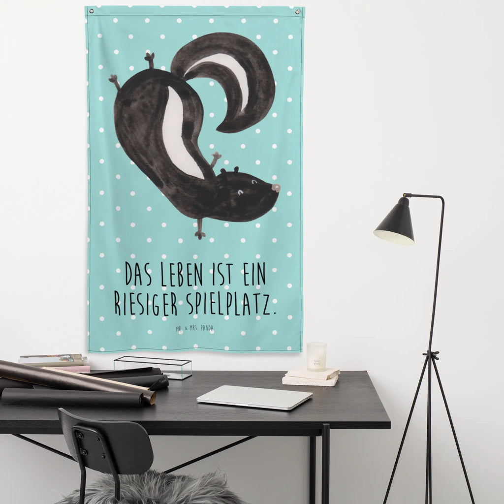 Wandteppich Stinktier Handstand Kinderzimmer Deko, Kinderzimmer Wanddeko, Wandbehang, Kinderzimmer Wand, Boho, Wandtuch, Schmuck-Wandbehang, Wand Deko, Wandteppich, Wandbild, Textil-Kunst, Tapisserie, Tapestry, Stinktier, Skunk, Kind, Stinki, Raubtier, Spielplatz, Verpielt, Wildtier, Stinker
