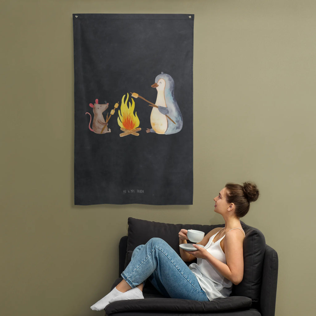 Wandteppich Pinguin Lagerfeuer Boho, Wanddeko, Wandbild, Wand Deko, Kinderzimmer Wanddeko, Schmuck-Wandbehang, Wandbehang, Tapisserie, Wandteppich, Tapestry, Kinderzimmer Deko, Kinderzimmer, Dekoration, Wandtuch, Textil-Kunst, Kinderzimmer Wand, Pinguin, Lebensmotivation, Büroalltag, Job, Marshmallows, Liebe, Arbeit, Neustart, Motivation, Lagerfeuer, Büro, Feuer, Maus, Pinguine, Leben, Lebensspruch, grillen