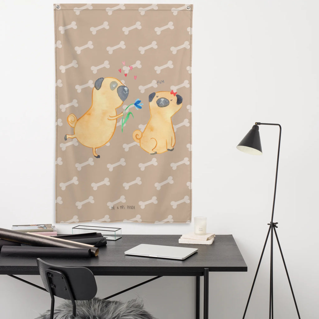 Tapestry pug In love Wandbehang, Schmuck-Wandbehang, Kinderzimmer Wanddeko, Wanddeko, Dekoration, Wandbild, Kinderzimmer Wand, Kinderzimmer Deko, Wandtuch, Tapestry, Kinderzimmer, Wandteppich, Tapisserie, Wand Deko, Textil-Kunst, Boho, Hund, Hundemotiv, Haustier, Hunderasse, Tierliebhaber, Hundebesitzer, Sprüche, verliebt, Mops, Liebesspruch. Verlobt, Partner, Hundeliebe, Geschenk Freund, Liebe, Möpse