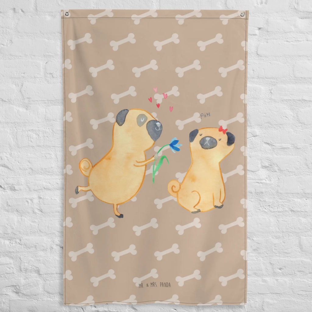 Tapestry pug In love Wandbehang, Schmuck-Wandbehang, Kinderzimmer Wanddeko, Wanddeko, Dekoration, Wandbild, Kinderzimmer Wand, Kinderzimmer Deko, Wandtuch, Tapestry, Kinderzimmer, Wandteppich, Tapisserie, Wand Deko, Textil-Kunst, Boho, Hund, Hundemotiv, Haustier, Hunderasse, Tierliebhaber, Hundebesitzer, Sprüche, verliebt, Mops, Liebesspruch. Verlobt, Partner, Hundeliebe, Geschenk Freund, Liebe, Möpse