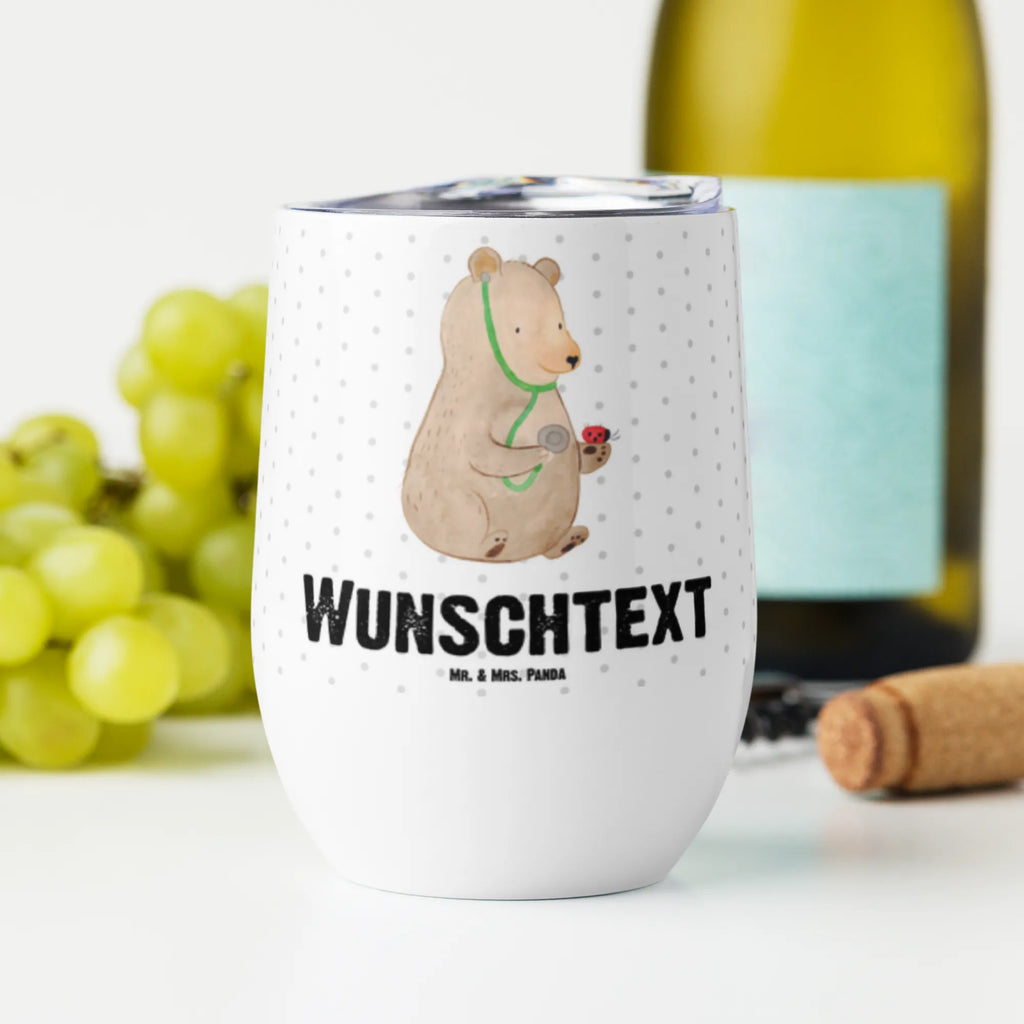 Personalisierter Weinbecher Bär Arzt Weinbecher Für Camping Mit Namensgravur, Personalisierter Weinbecher, Weinglas Für Party Mit Wunschname, Weinglas Mit Initialen, Bambus-Weinbecher Mit Wunschname, Weinbecher Aus Edelstahl Mit Namen, Modernes Weinglas Mit Wunschname, Reise-Weinbecher Mit Namen, Kristallglas Weinglas Mit Wunschname, Becher Für Wein Mit Namensdruck, Spülmaschinenfestes Weinglas Mit Gravur, Kelchglas Mit Wunschname, Trinkbecher Wein Mit Namen, Weinglas Mit Namensgravur, Weinbecher Mit Deckel Und Namen, Stapelbares Weinglas Mit Namen, Weinbecher Für Picknick Mit Namen, Acryl-Weinbecher Mit Namensgravur, Thermo-Weinbecher Mit Namensaufdruck, Mundgeblasenes Weinglas Mit Namen, Öko Weinglas Mit Namensdruck, Weinbecher Mit Namen, Universalglas Mit Namensgravur, Klassisches Weinglas Mit Namensgravur, Becher Aus Edelstahl Für Wein Mit Namen, Umweltfreundliches Weinglas Mit Namen, Kunststoff-Weinglas Mit Namen, Rustikaler Weinbecher Mit Namen, Weinglas Für Zuhause Mit Namensgravur, Bär, Teddy, Teddybär, Professor, Doktor, Ärztin, Arzt, Doktorin, Professorin